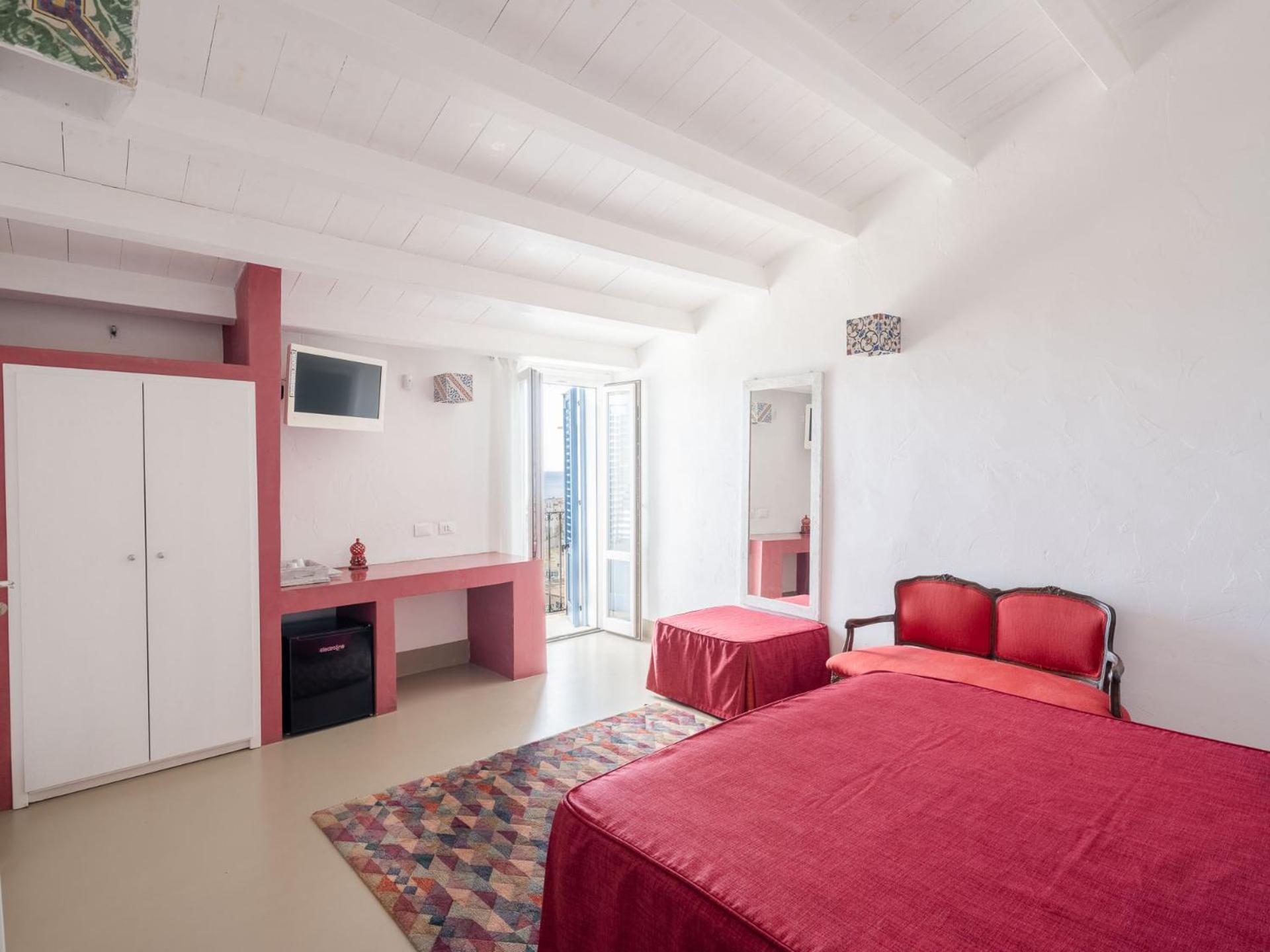 Superior Double Room with Balcony and Sea View - Photo 2