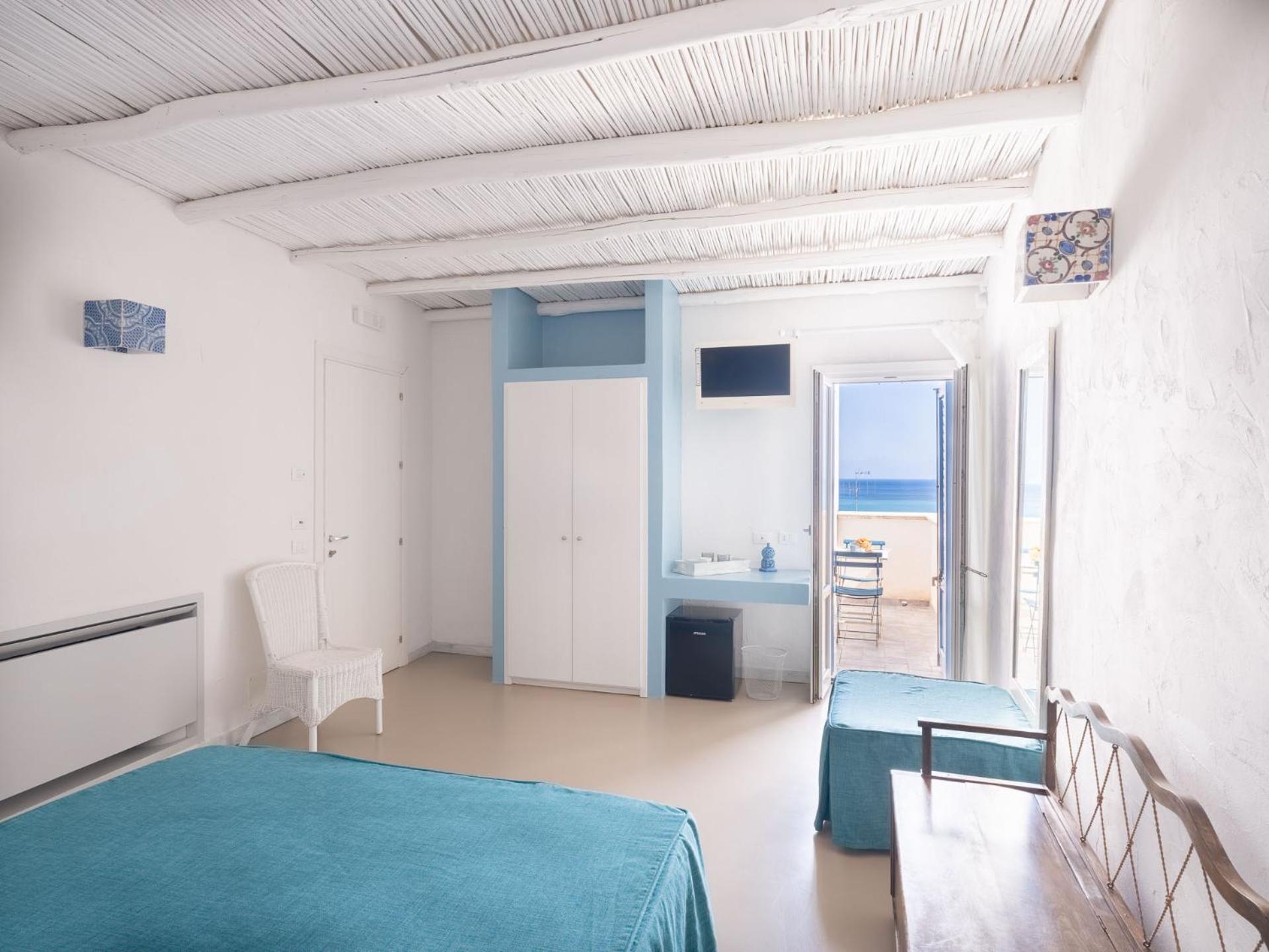 Superior Double Room with Terrace and Sea view
