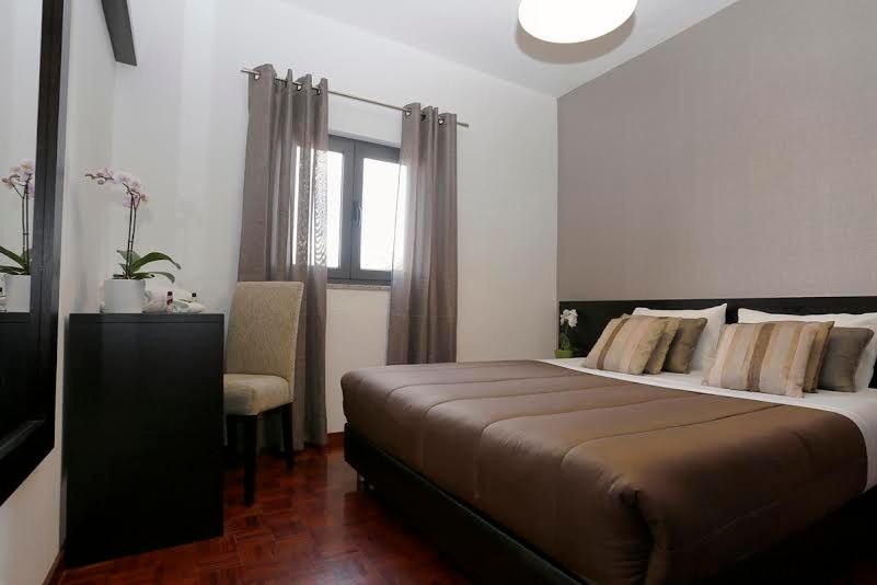 Three-Bedroom House - Photo 5