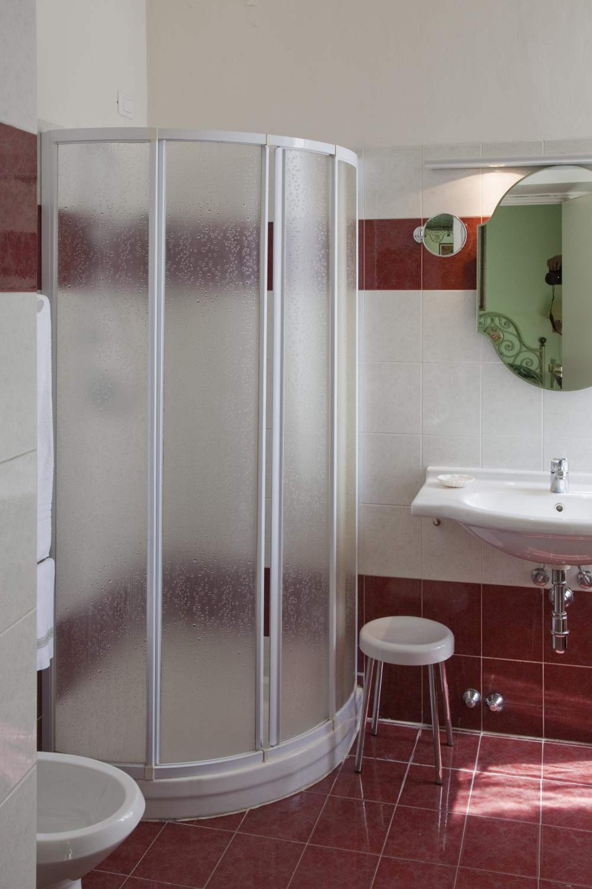 Double Room (1 Adult)