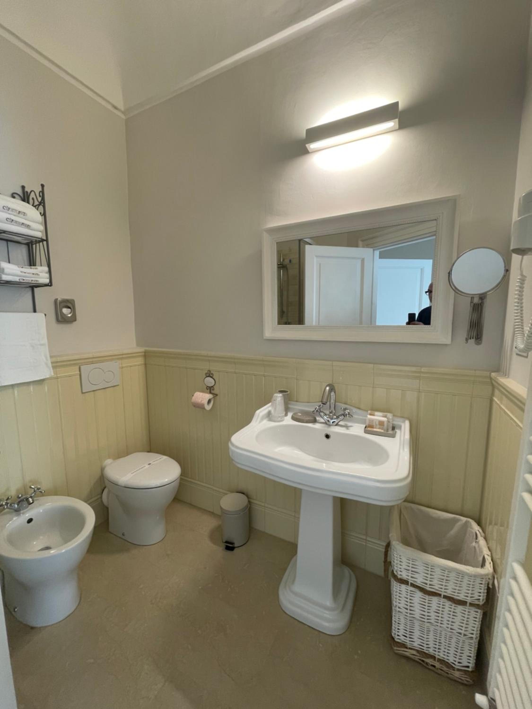 Deluxe Double Room (2 Adults + 2 Children) photo 3