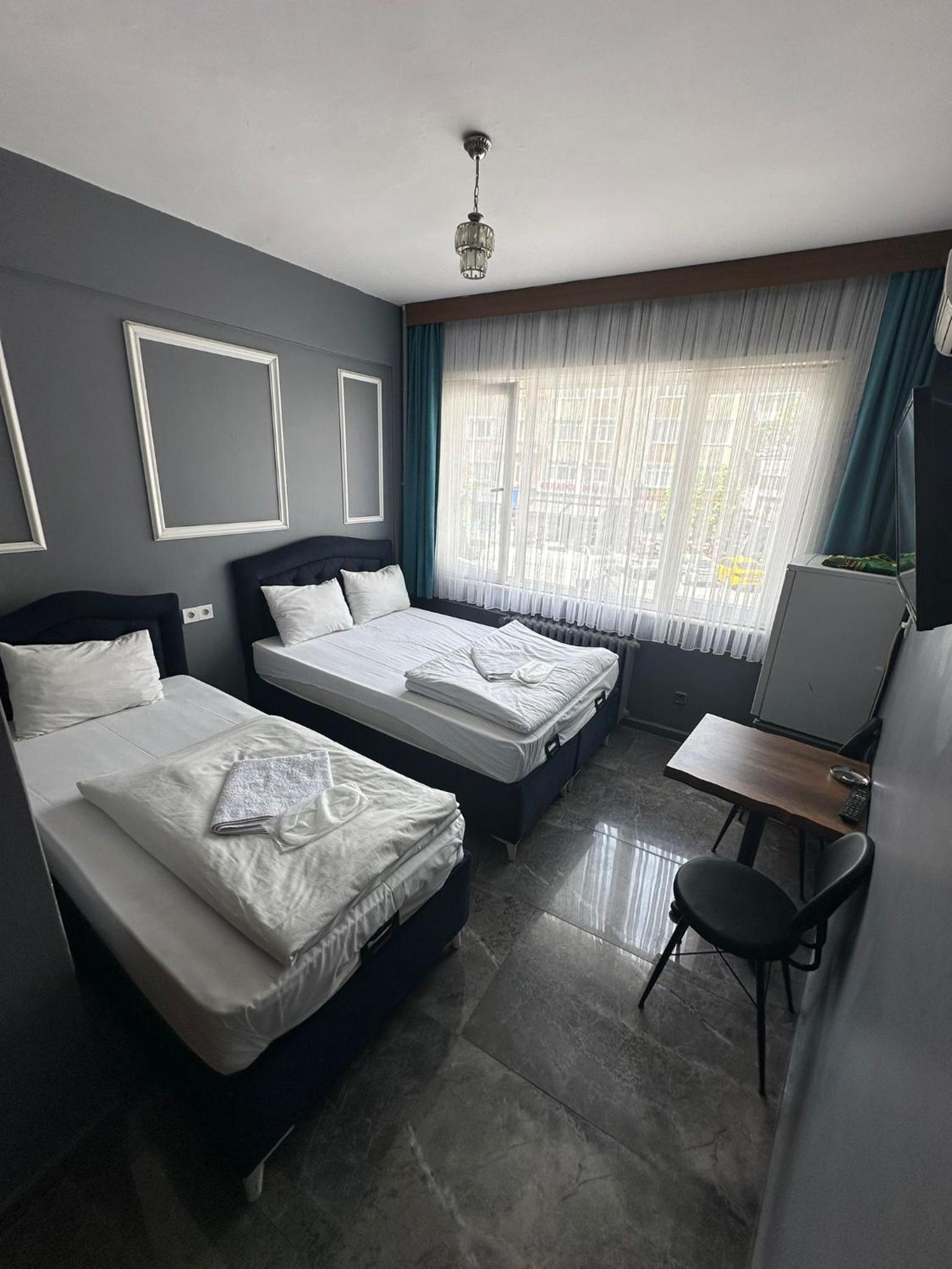 Deluxe Double Room (2 Adults + 1 Child) photo 1