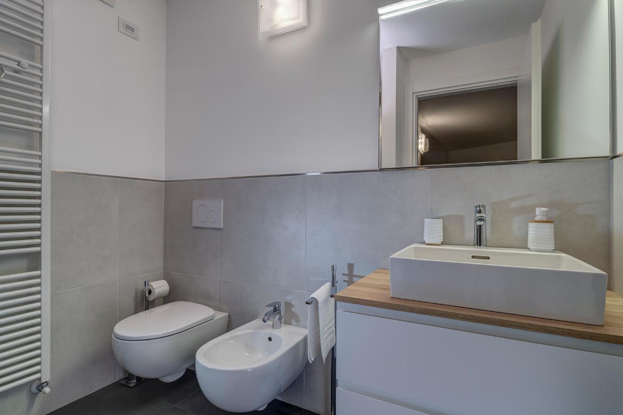 Double or Twin Room with Private Bathroom photo 3