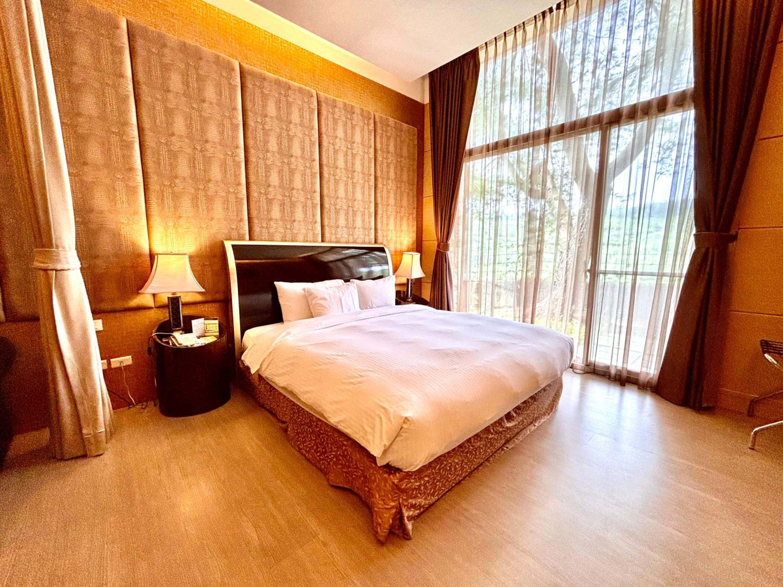 Honeymoon Suite - No Pets Allowed photo 2