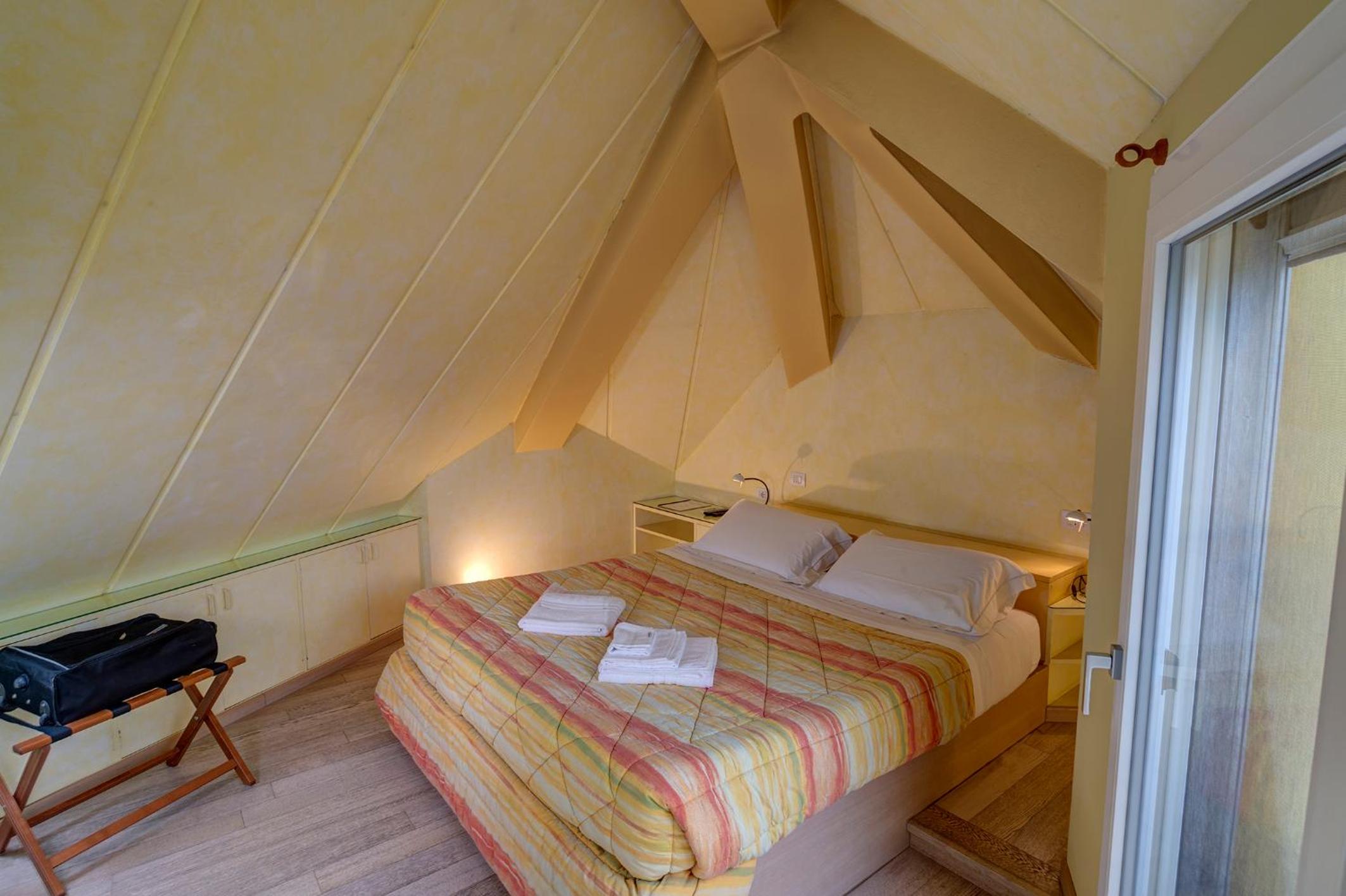 Junior Suite with Balcony photo 3
