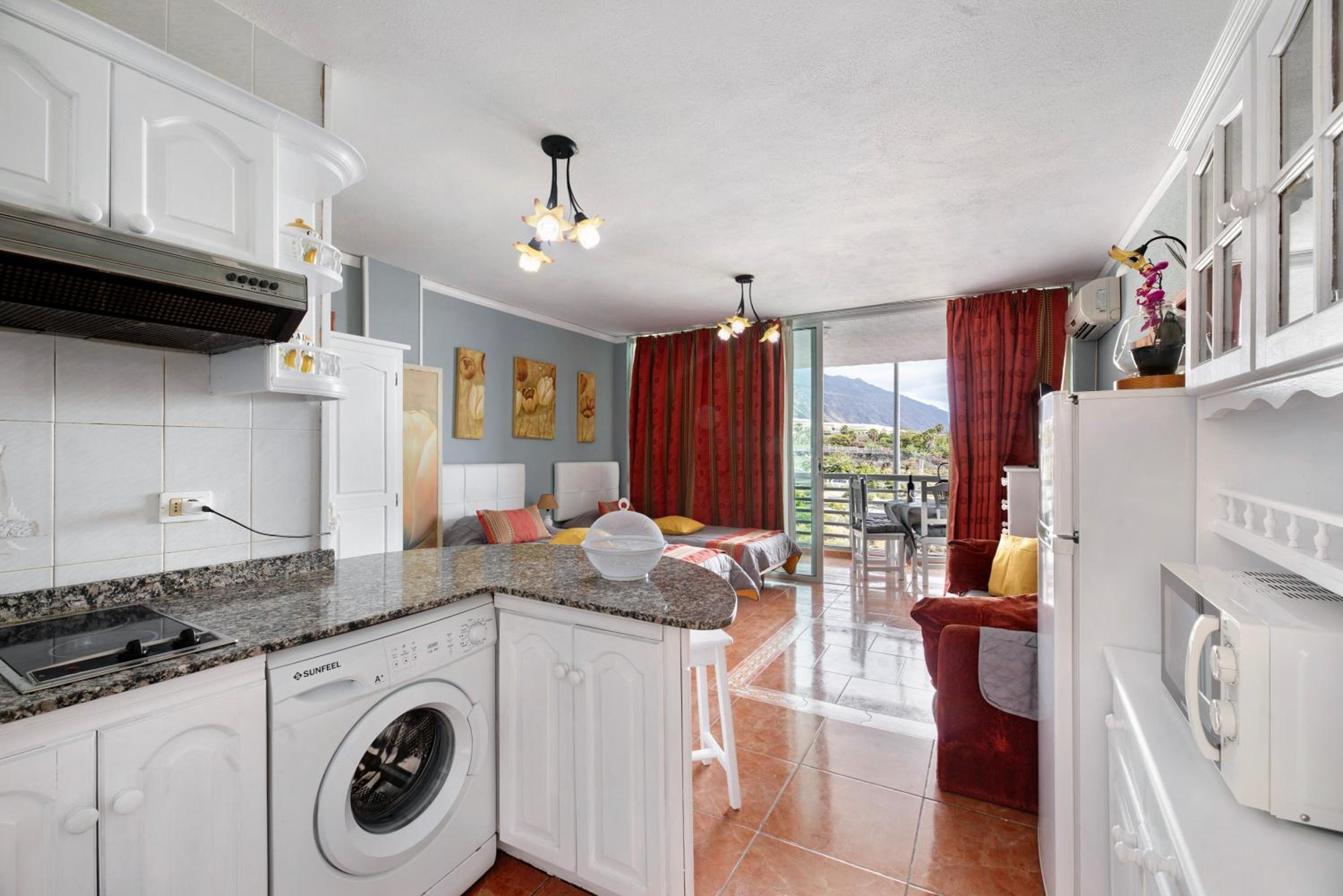 Apartment with Terrace thumbnail 5