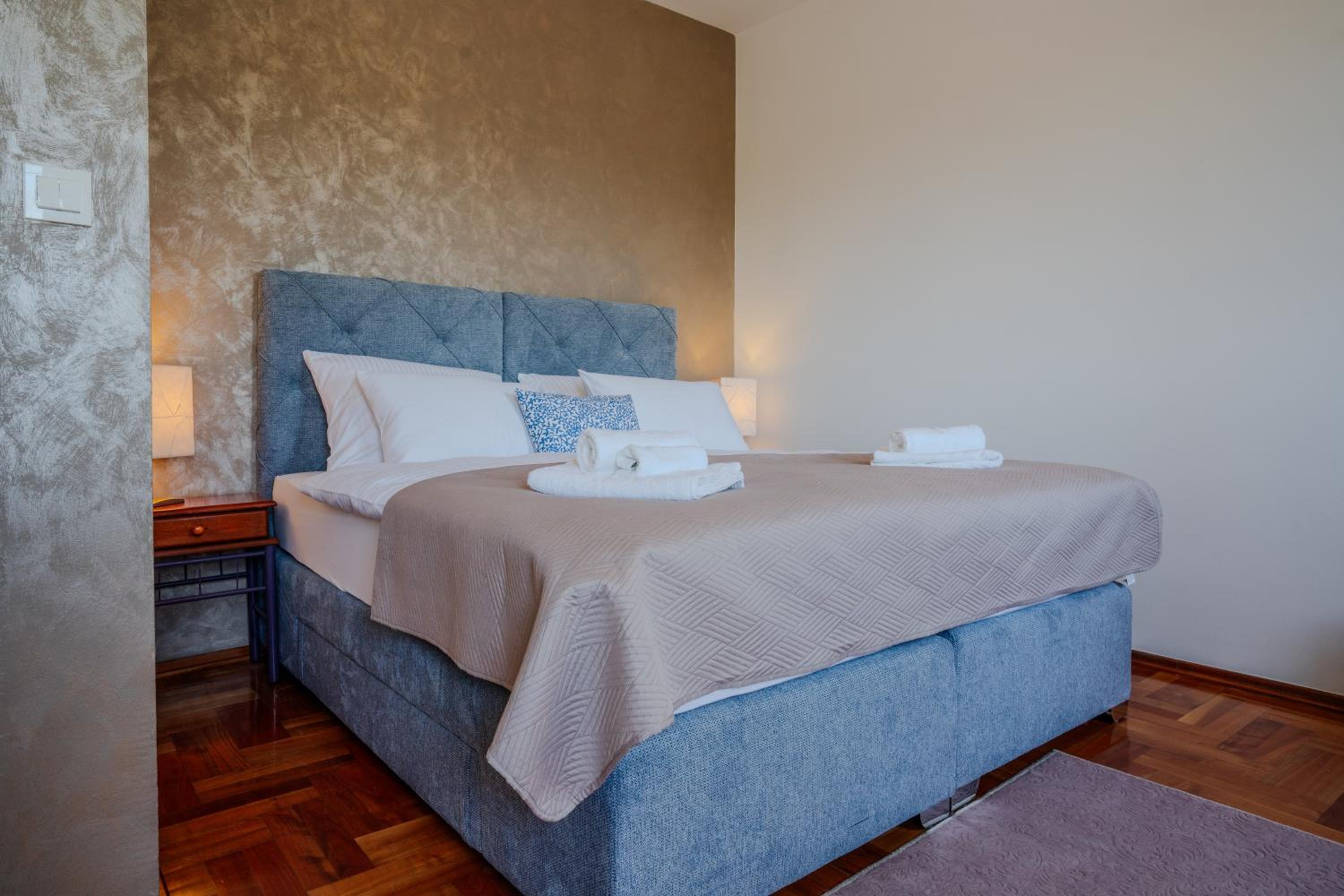 Deluxe Double or Twin Room with River View - Photo 1