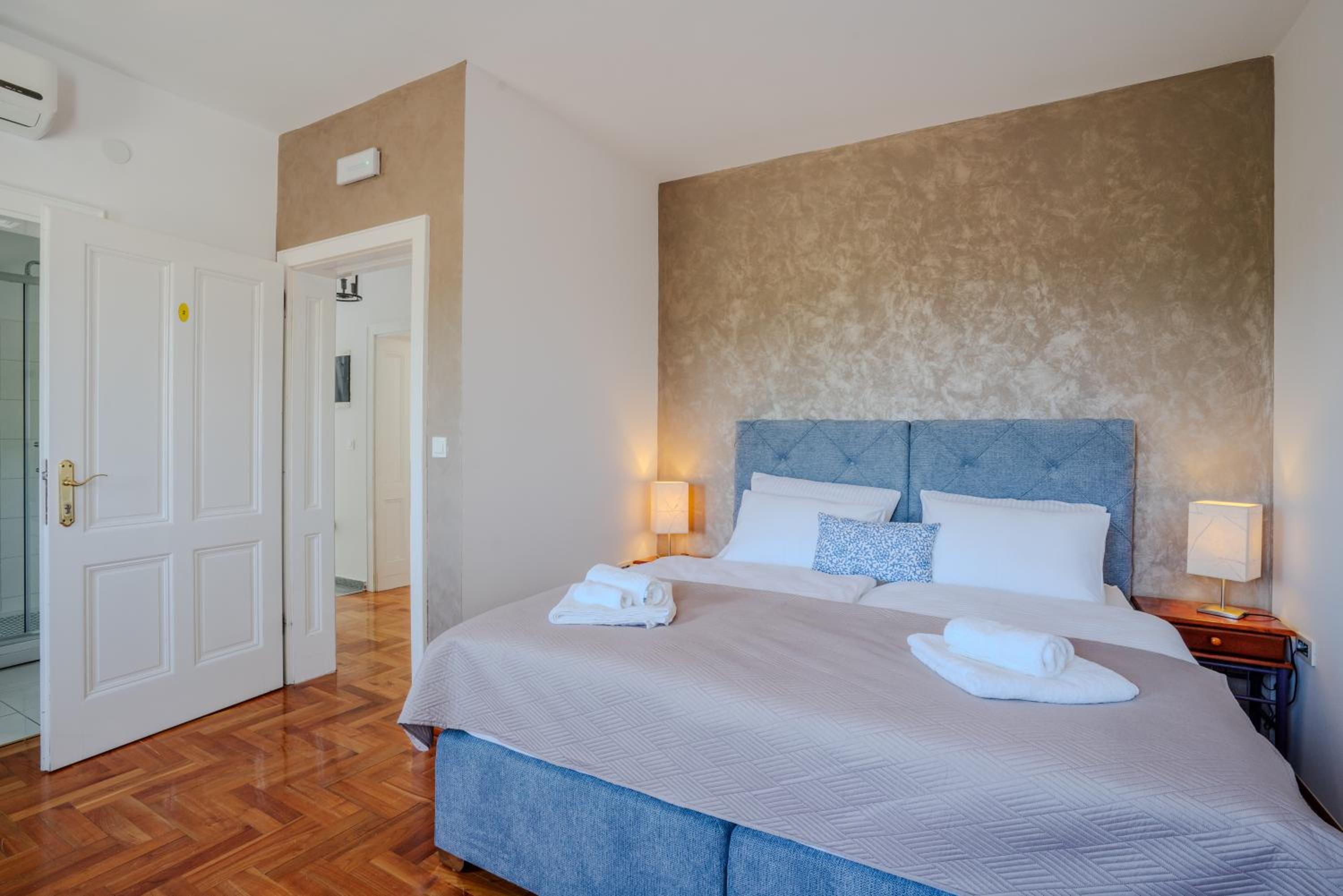 Deluxe Double or Twin Room with River View - Photo 5