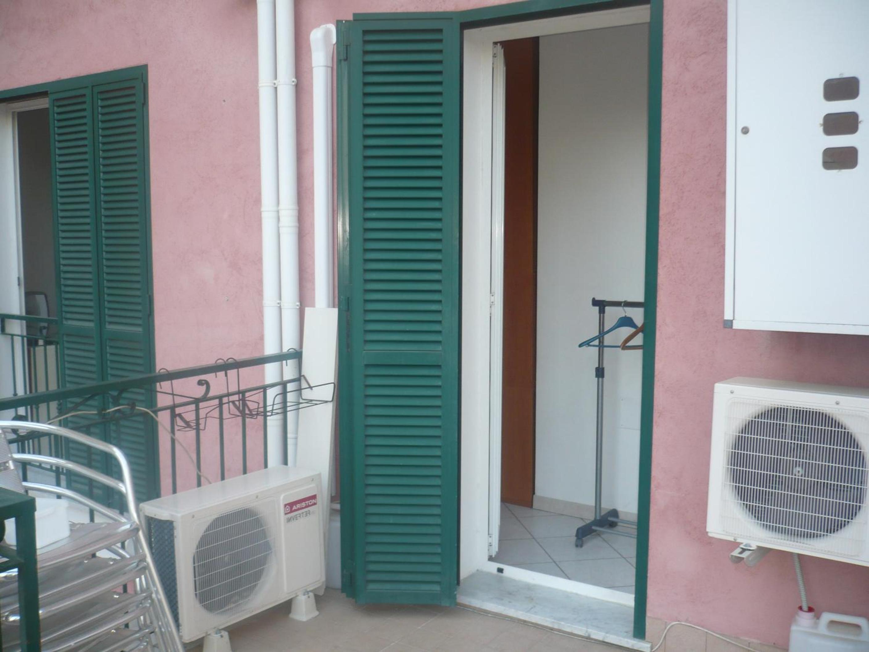 Apartment with Balcony - Photo 6