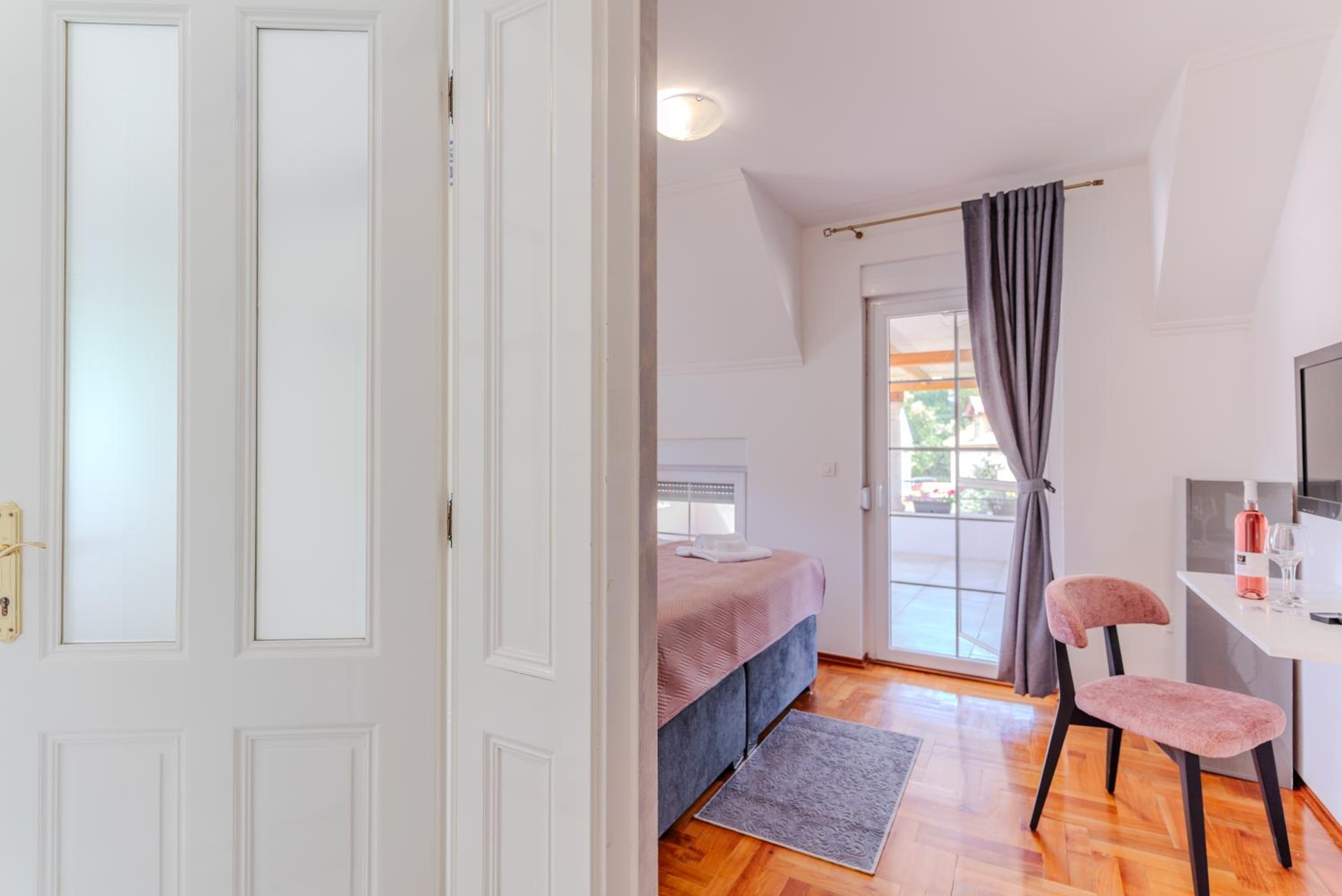 Deluxe Double or Twin Room with Balcony - Photo 3