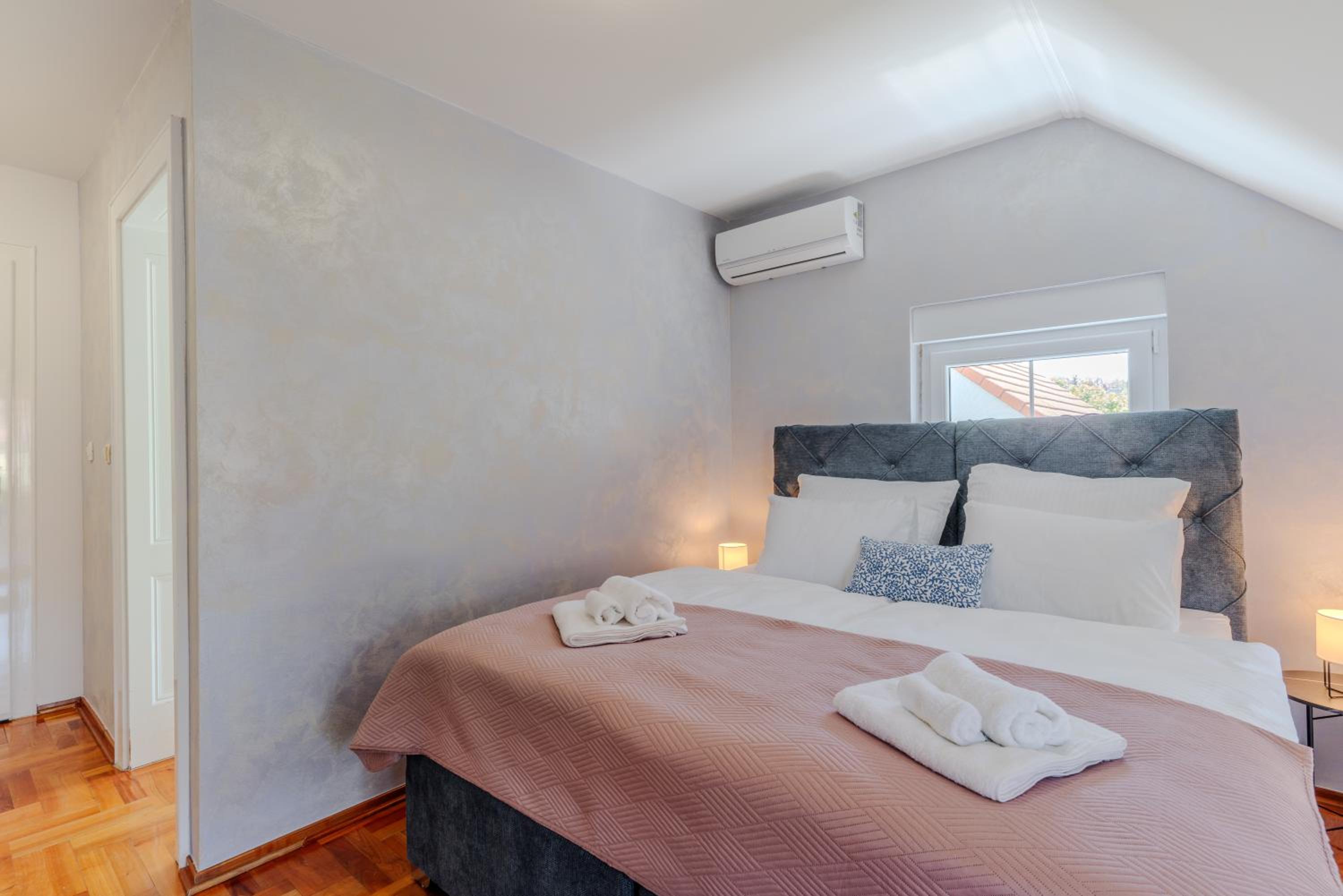 Deluxe Double or Twin Room with Balcony - Photo 2