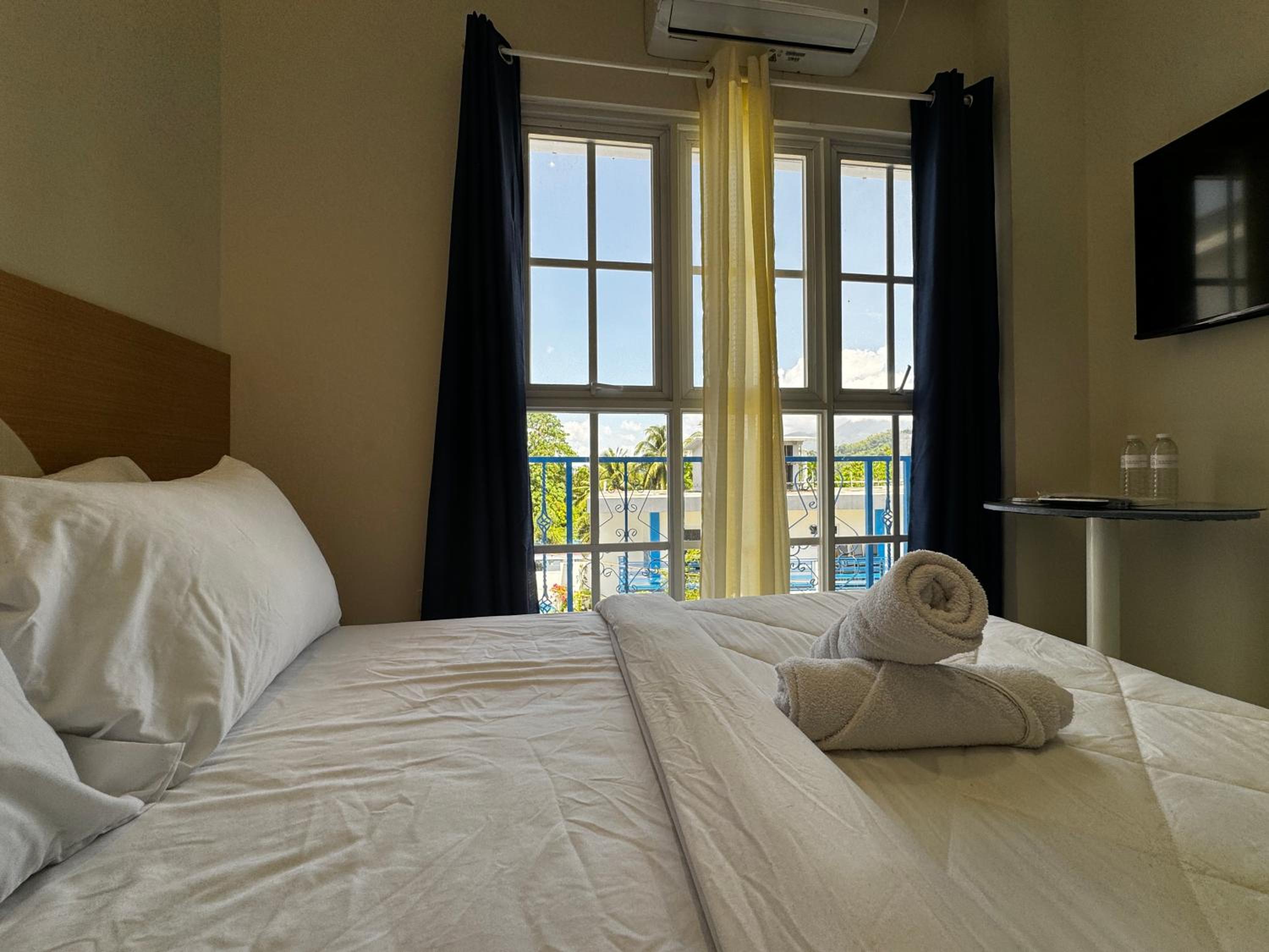 Deluxe Room - Photo 6