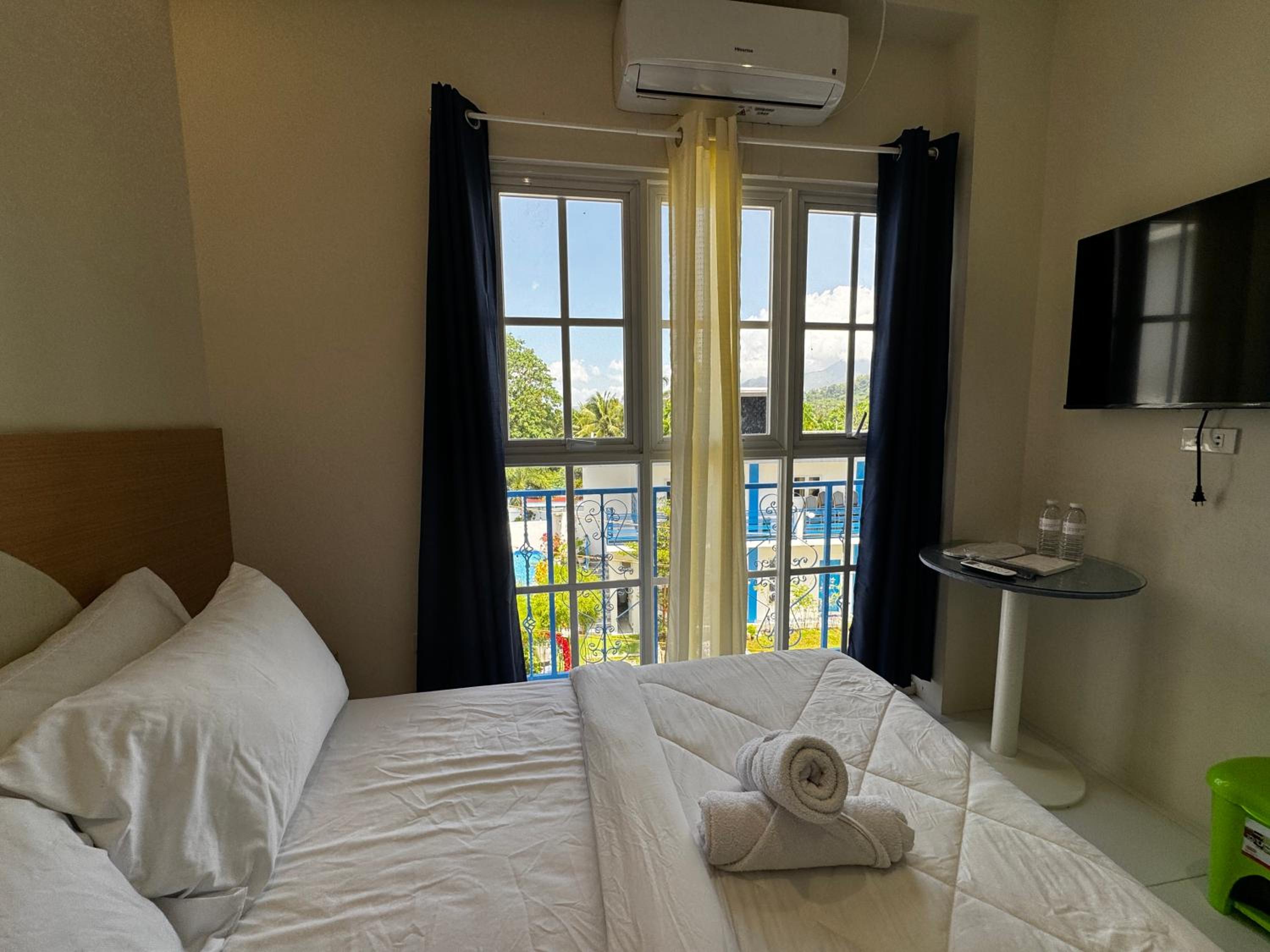 Deluxe Room - Photo 5