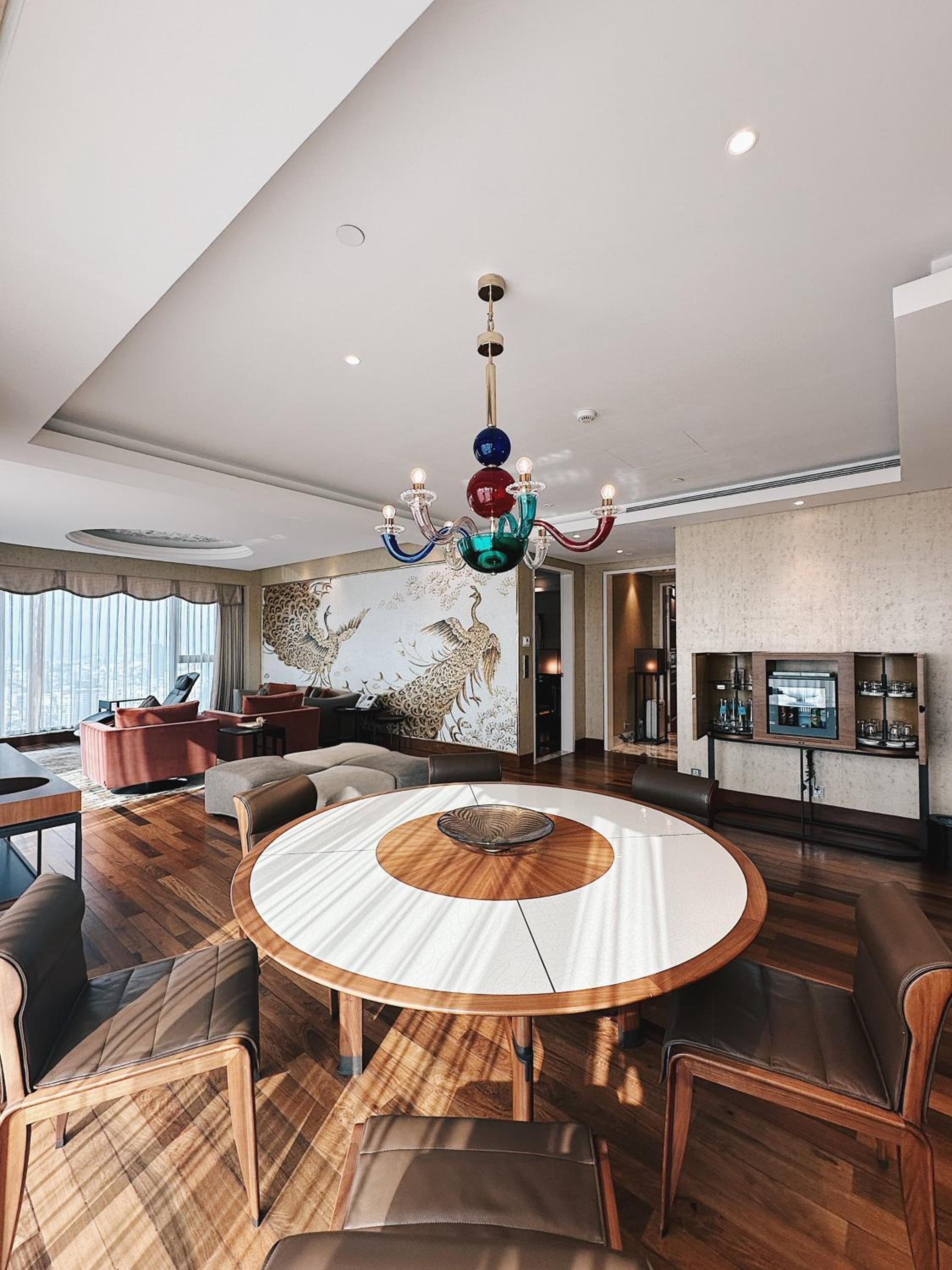 Designer Suite with Two-way Airport Transfer and Executive Lounge Access photo 3