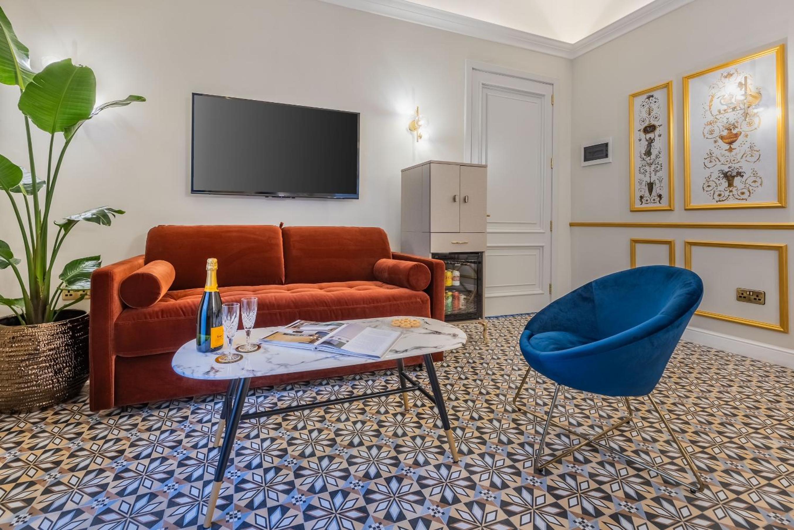 King Suite with Balcony photo 2