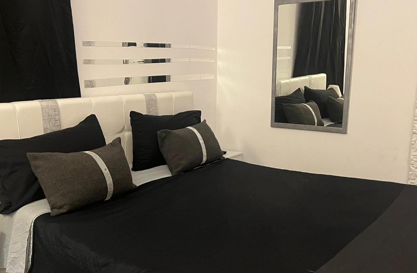 Deluxe Double Room with Sea View - Photo 25