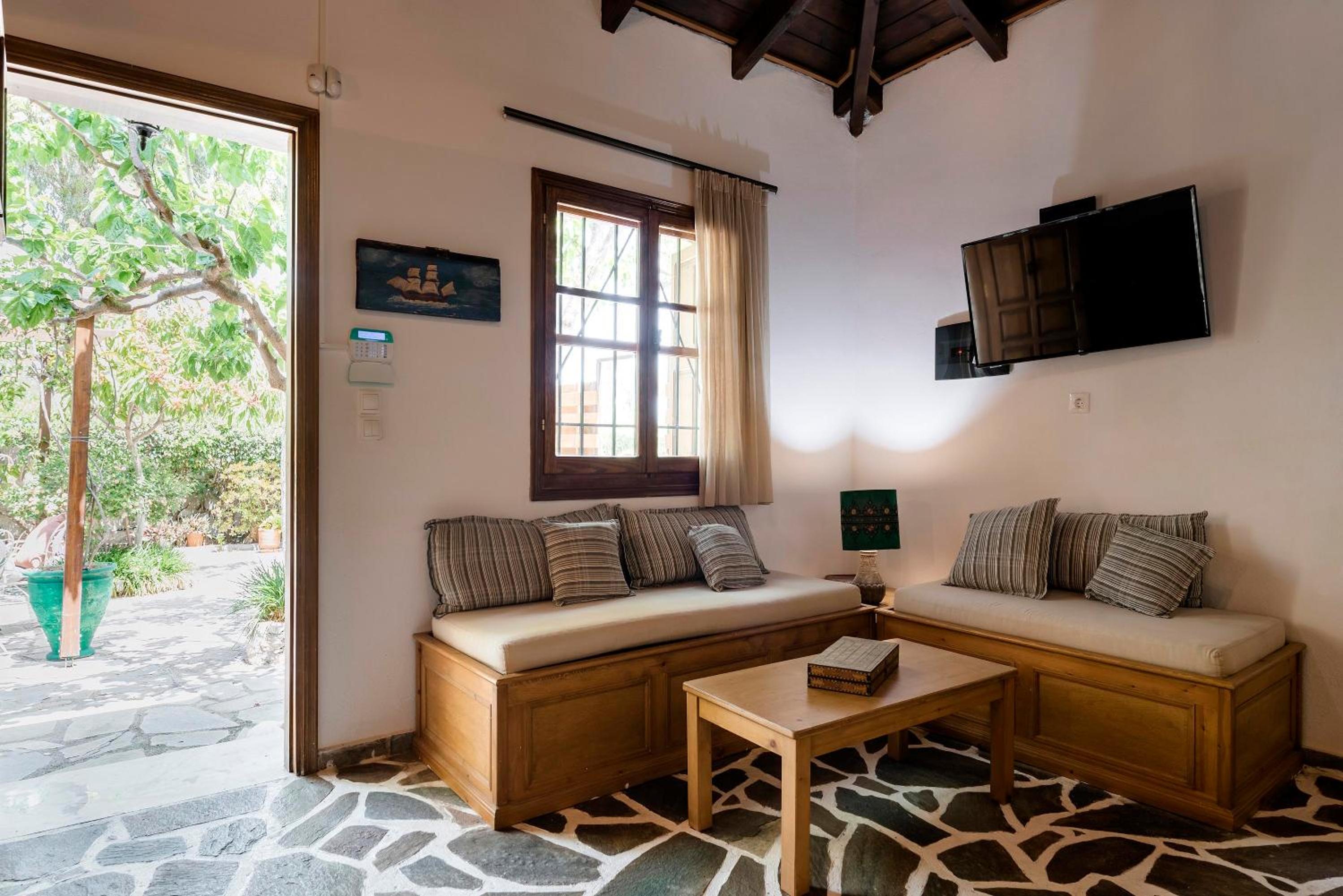 Deluxe One-Bedroom Apartment