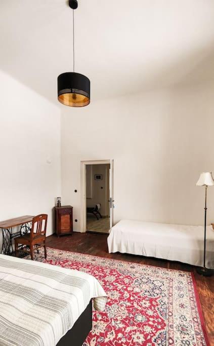 Five-Bedroom House photo 3