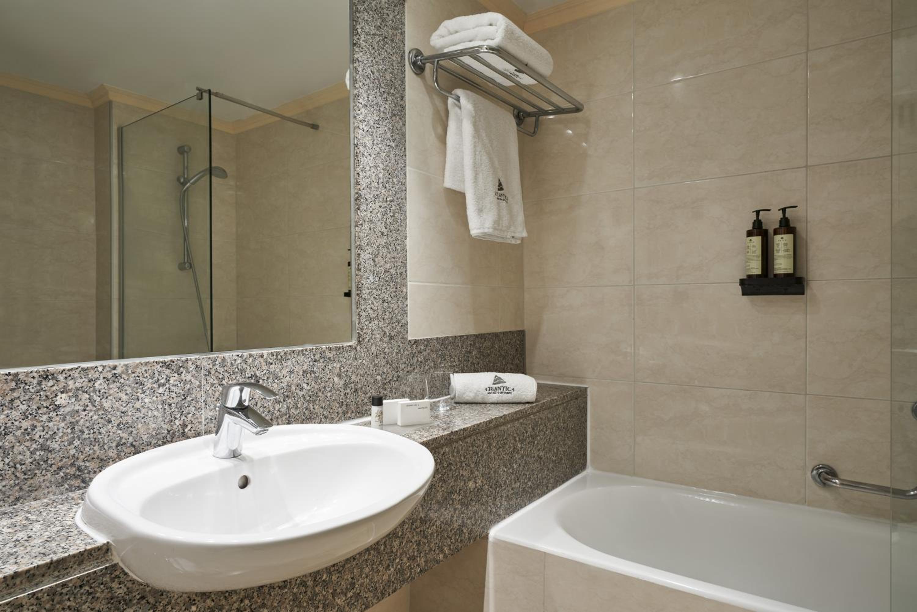 Family One Bedroom Suite Inland View photo 3