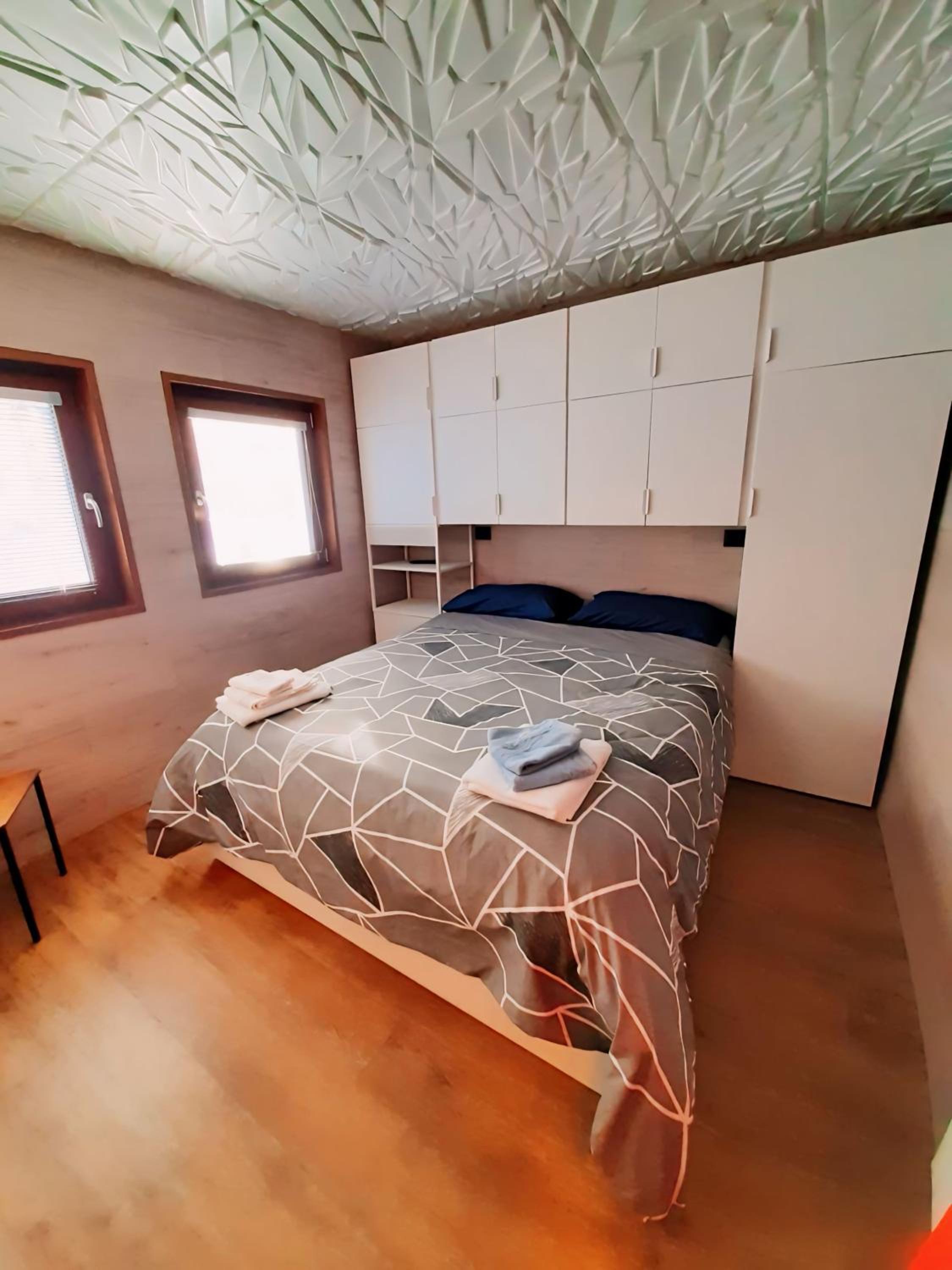 Apartment with Mountain View photo 2