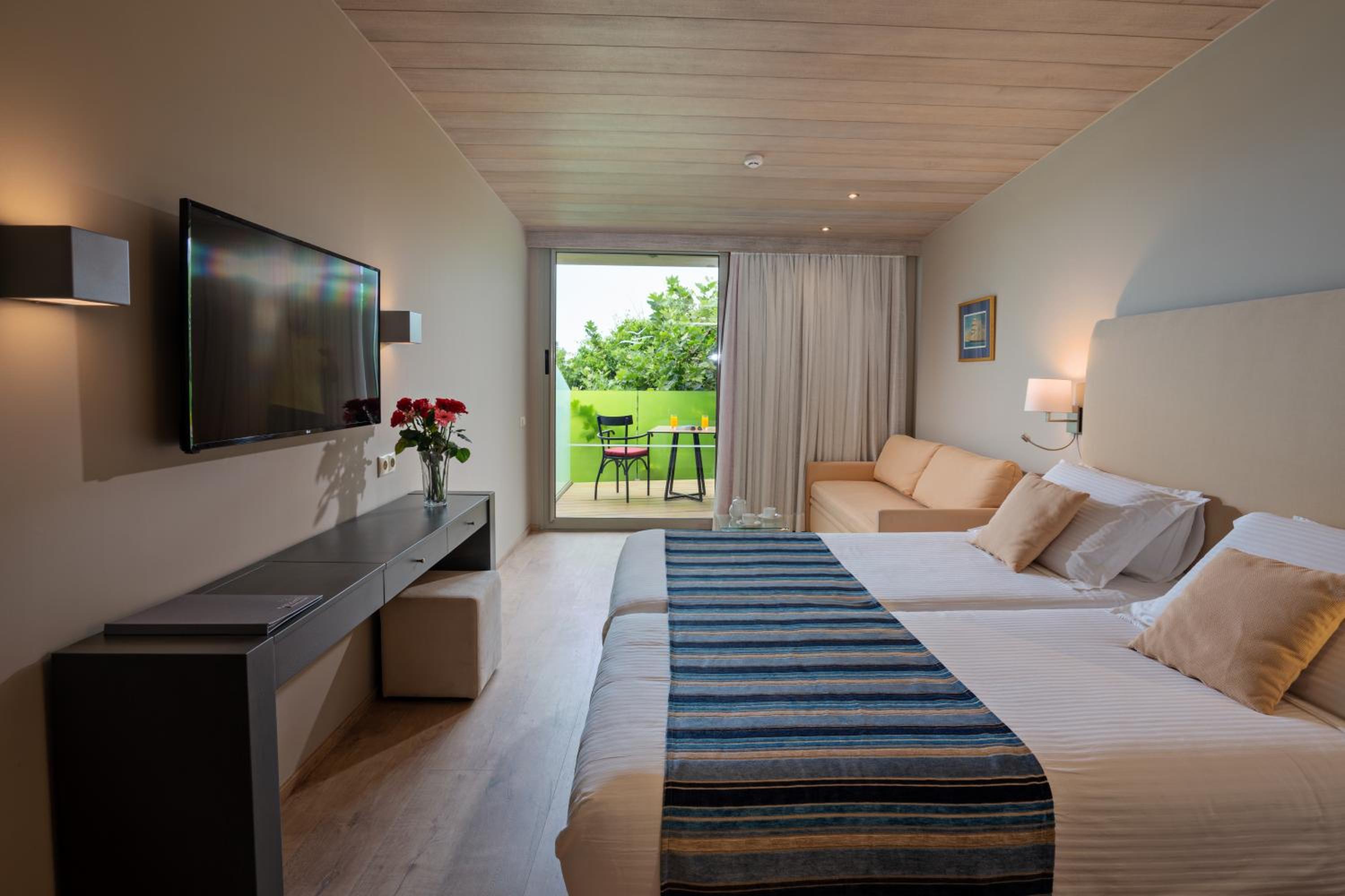 Junior Suite with Sea View & Jetted Tub - Photo 1