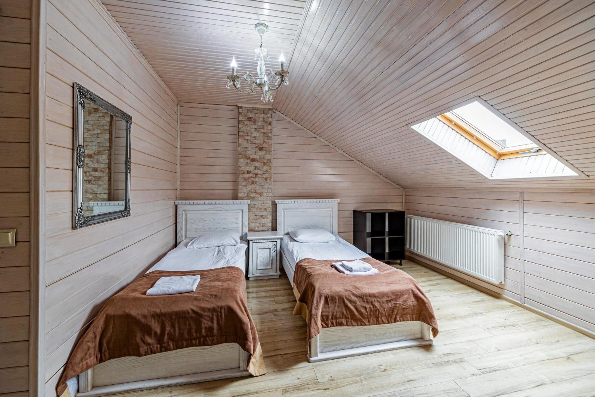 Family Room (Attic) photo 3