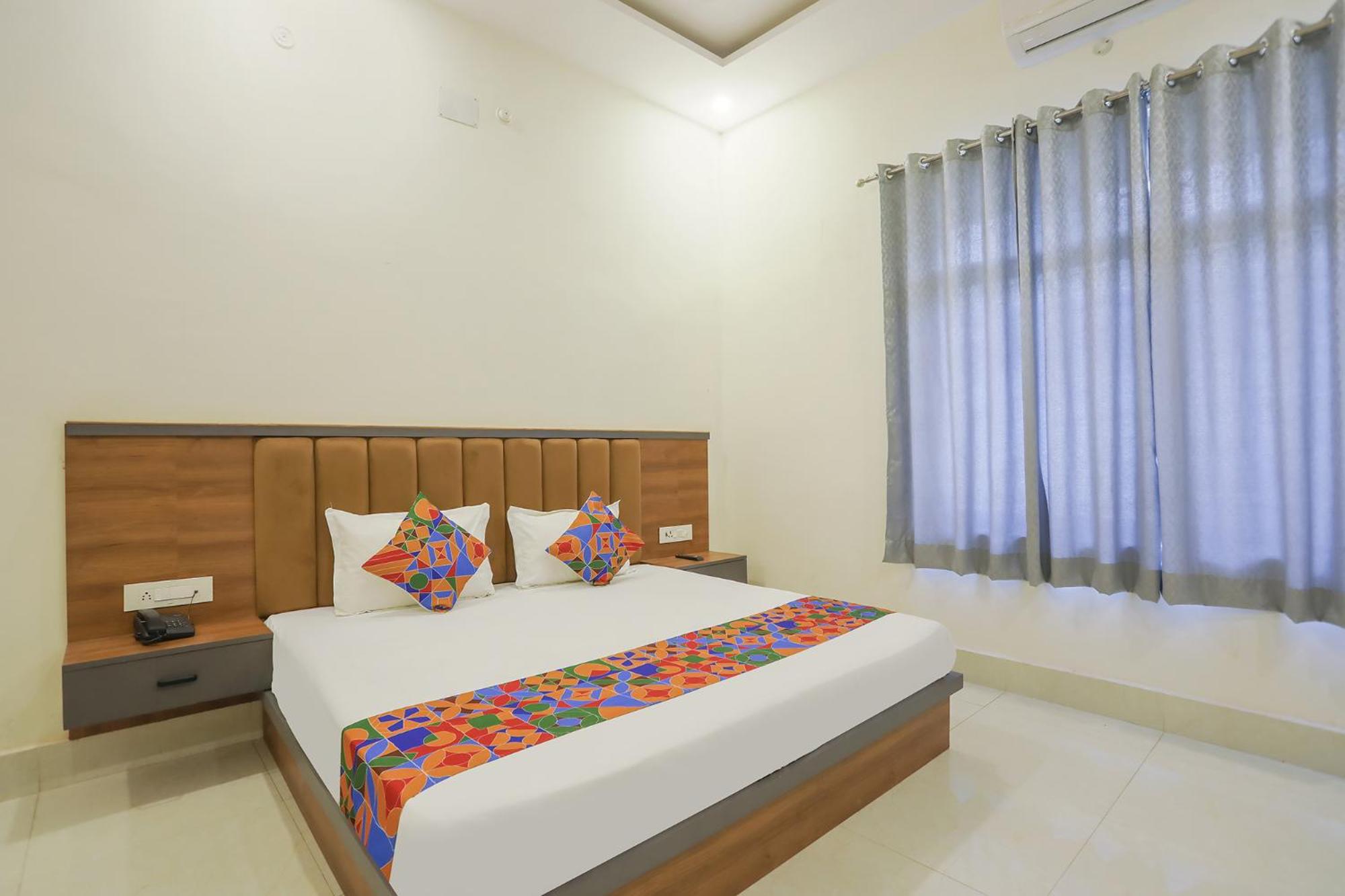 Deluxe Room - Photo 1