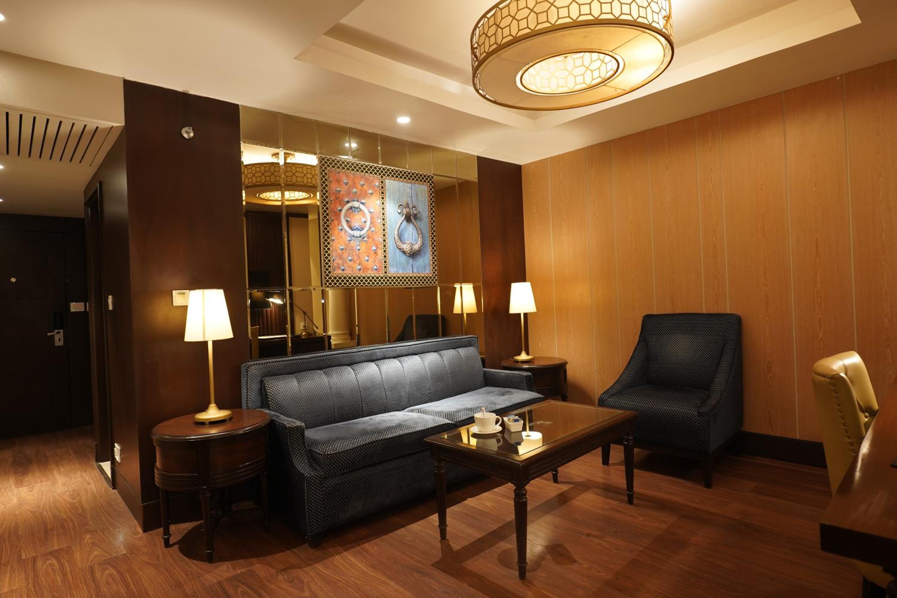Deluxe Suite - Photo 1