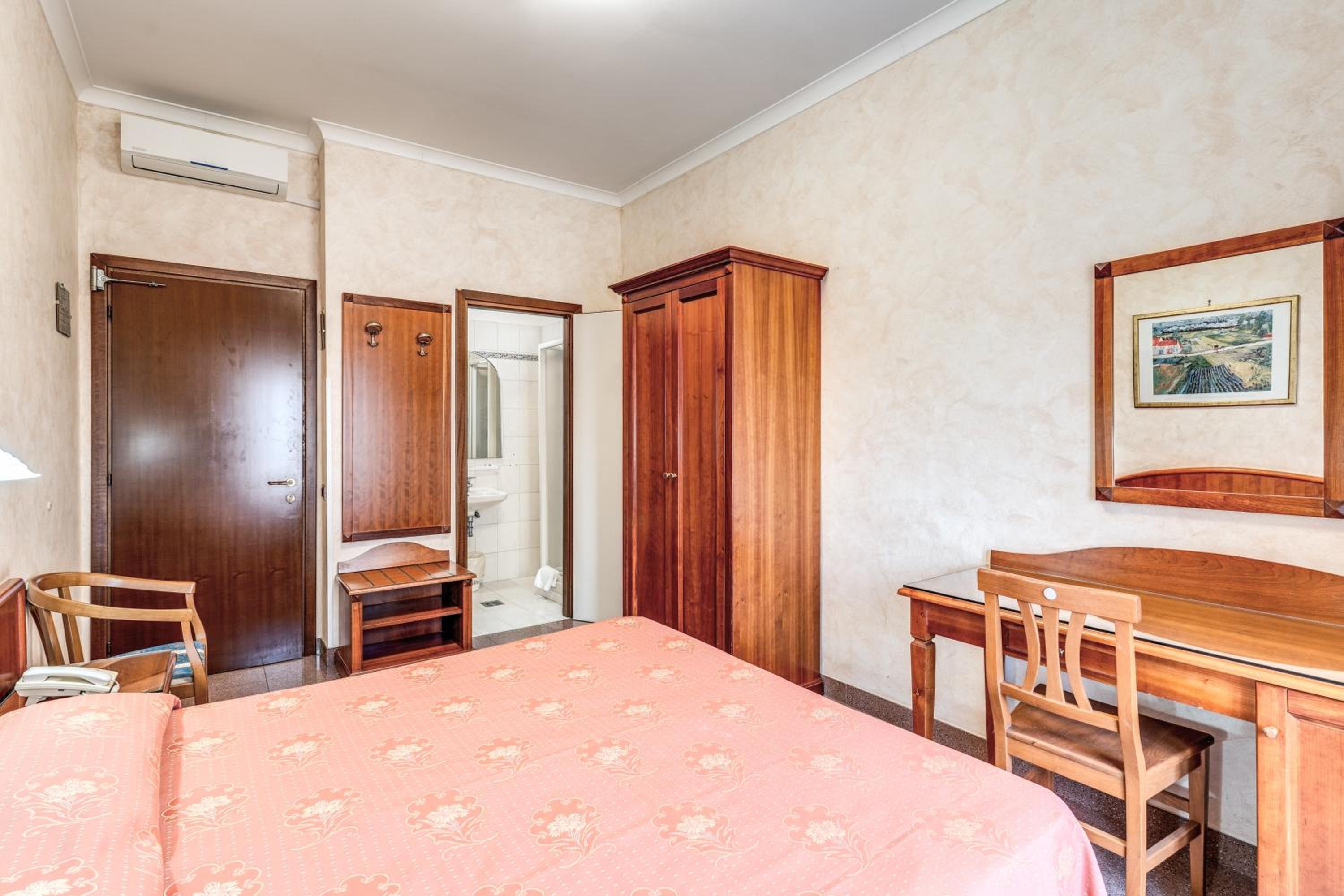 Double or Twin Room photo 3