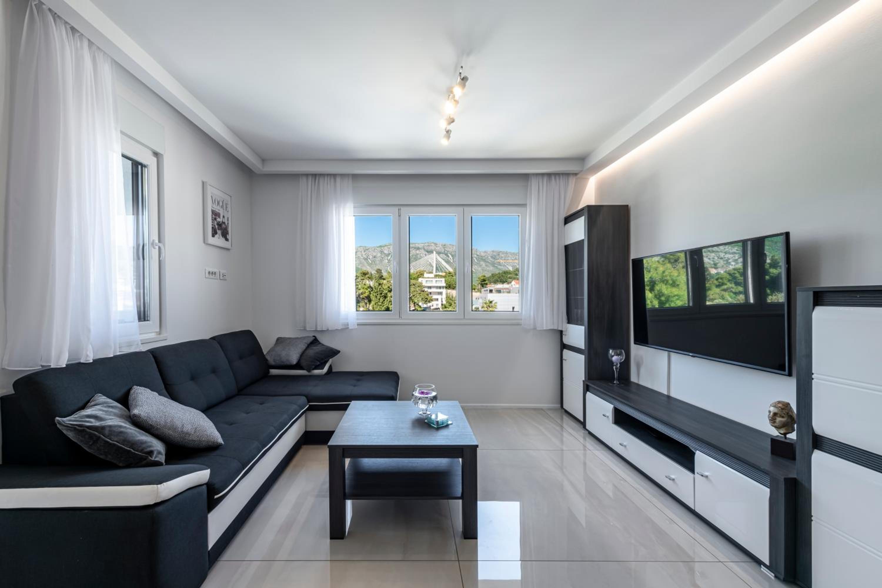 Two-Bedroom Apartment with Mountain View