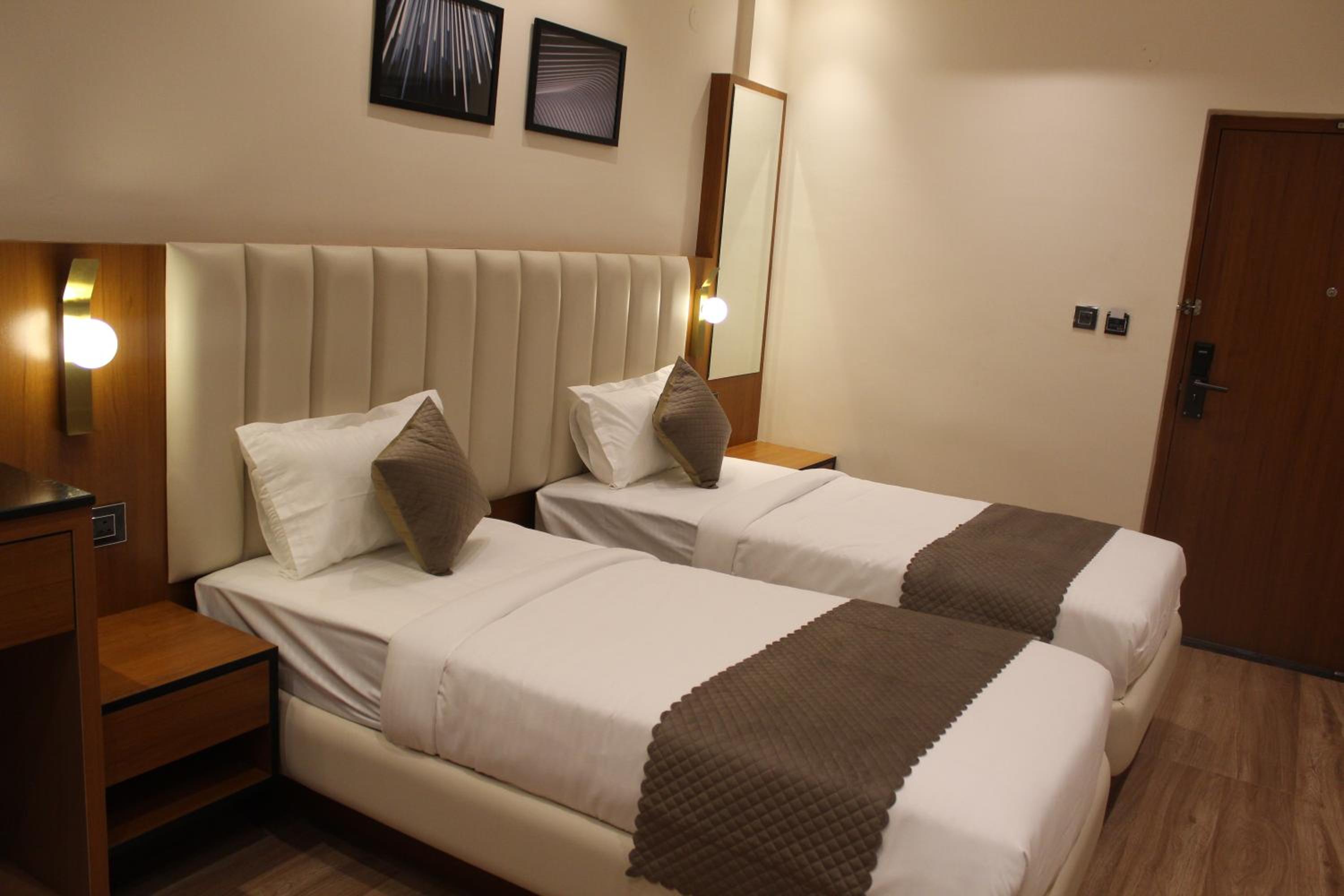 Standard Twin Room - Photo 1