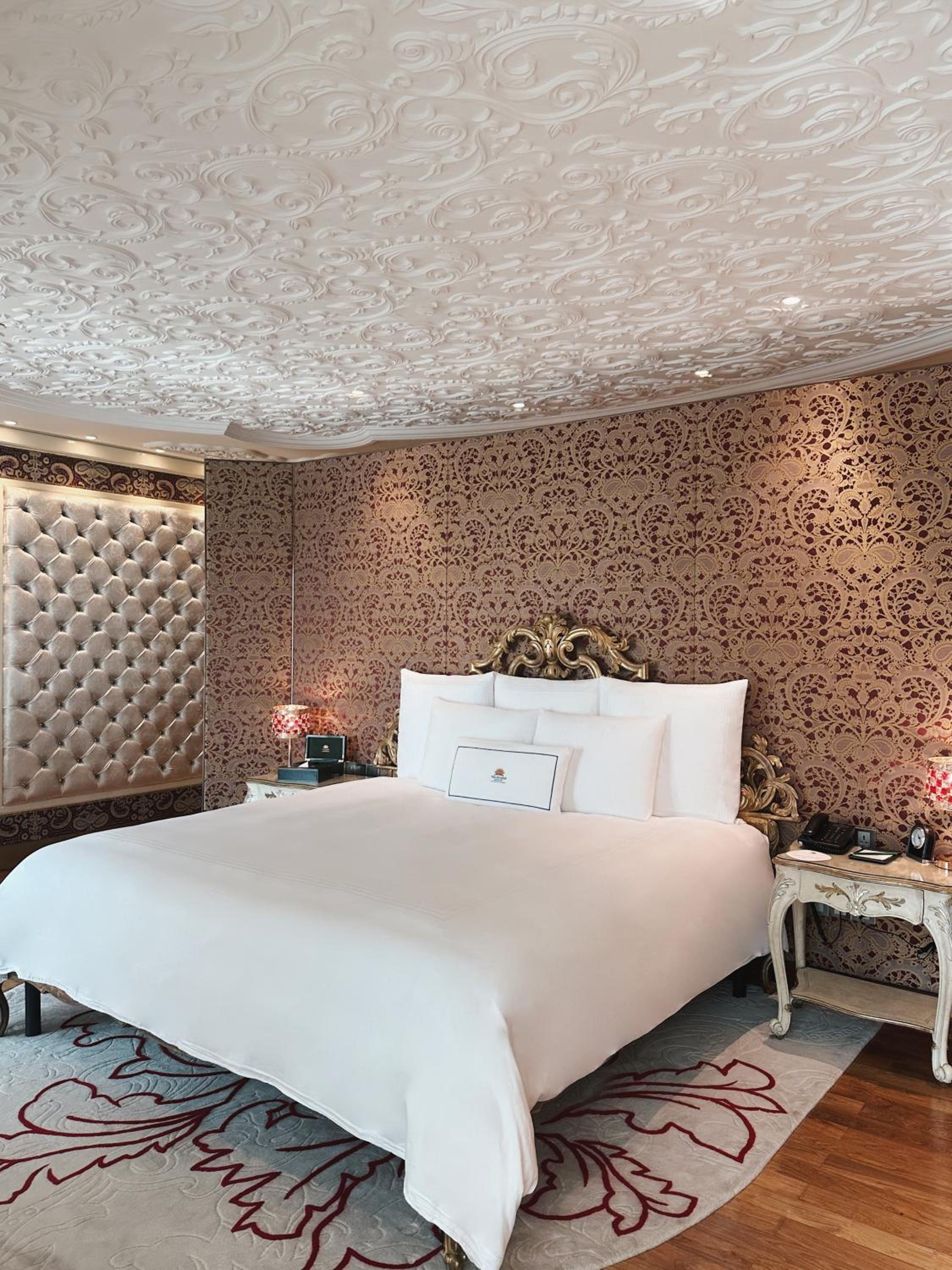 Romance Suite High Floor with Executive Lounge Access  photo 3