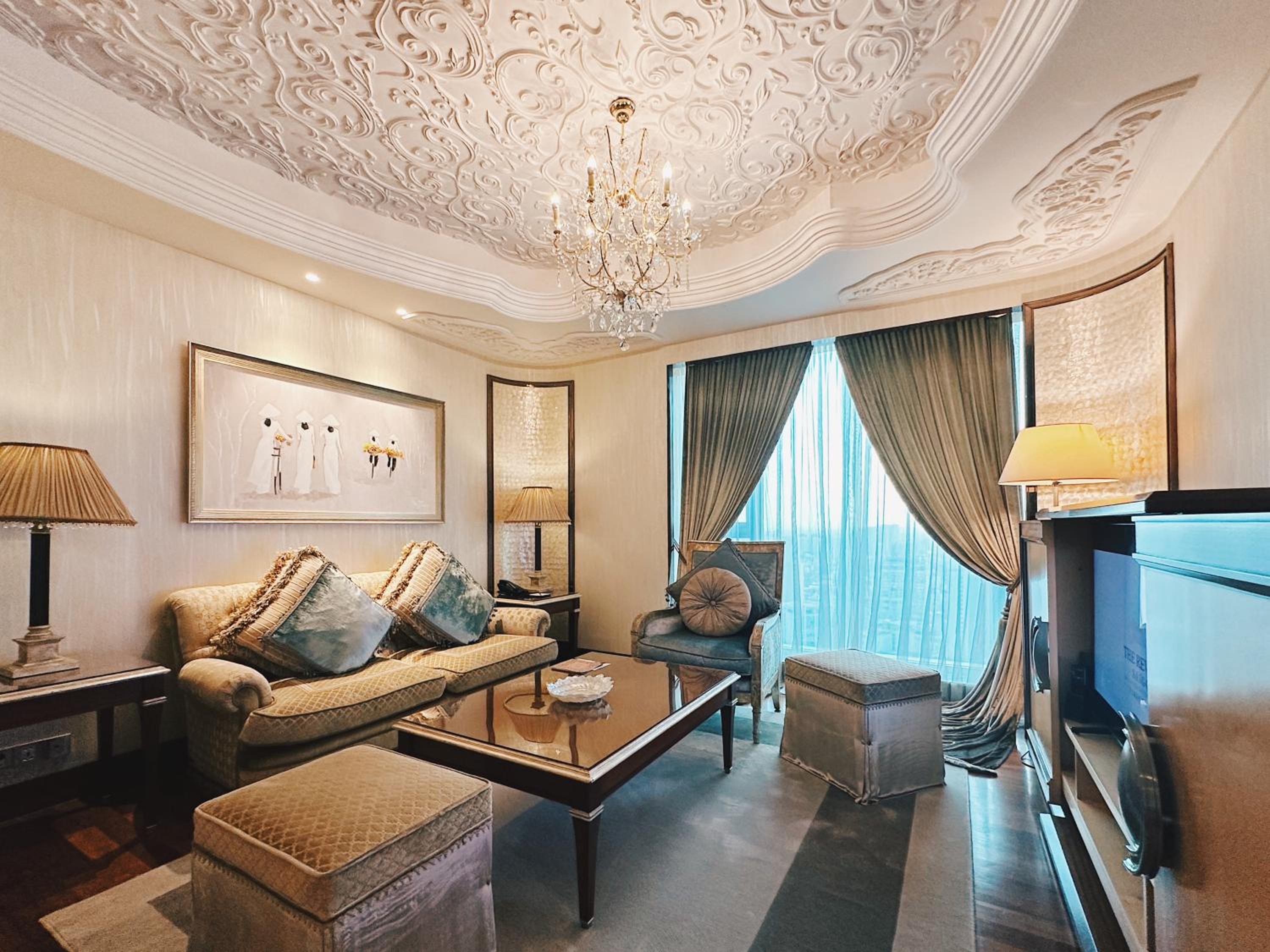 Executive Suite High Floor with Executive Lounge Access photo 2