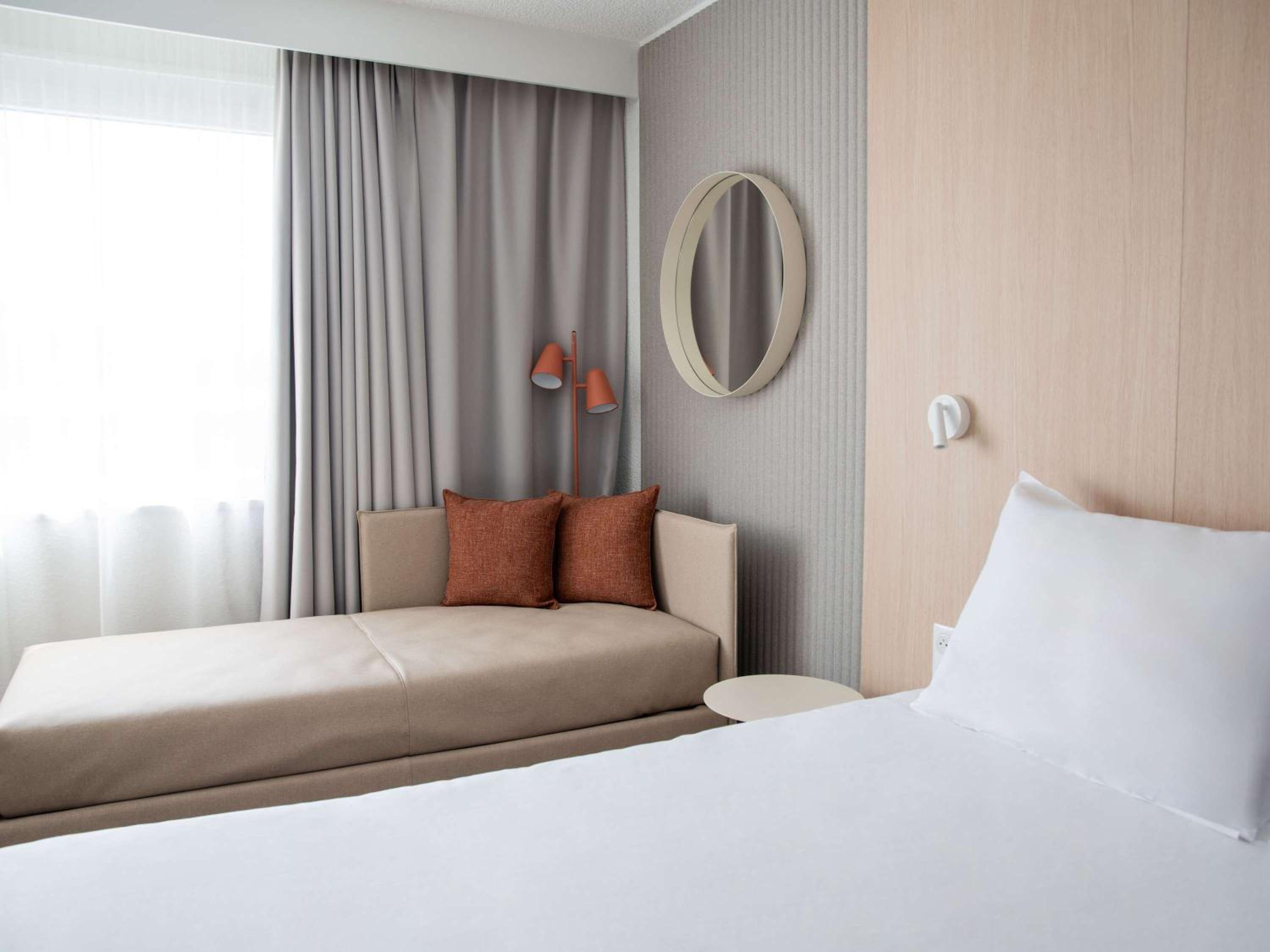 Superior Room With 1 Double Bed And 1 Single Bed photo 3