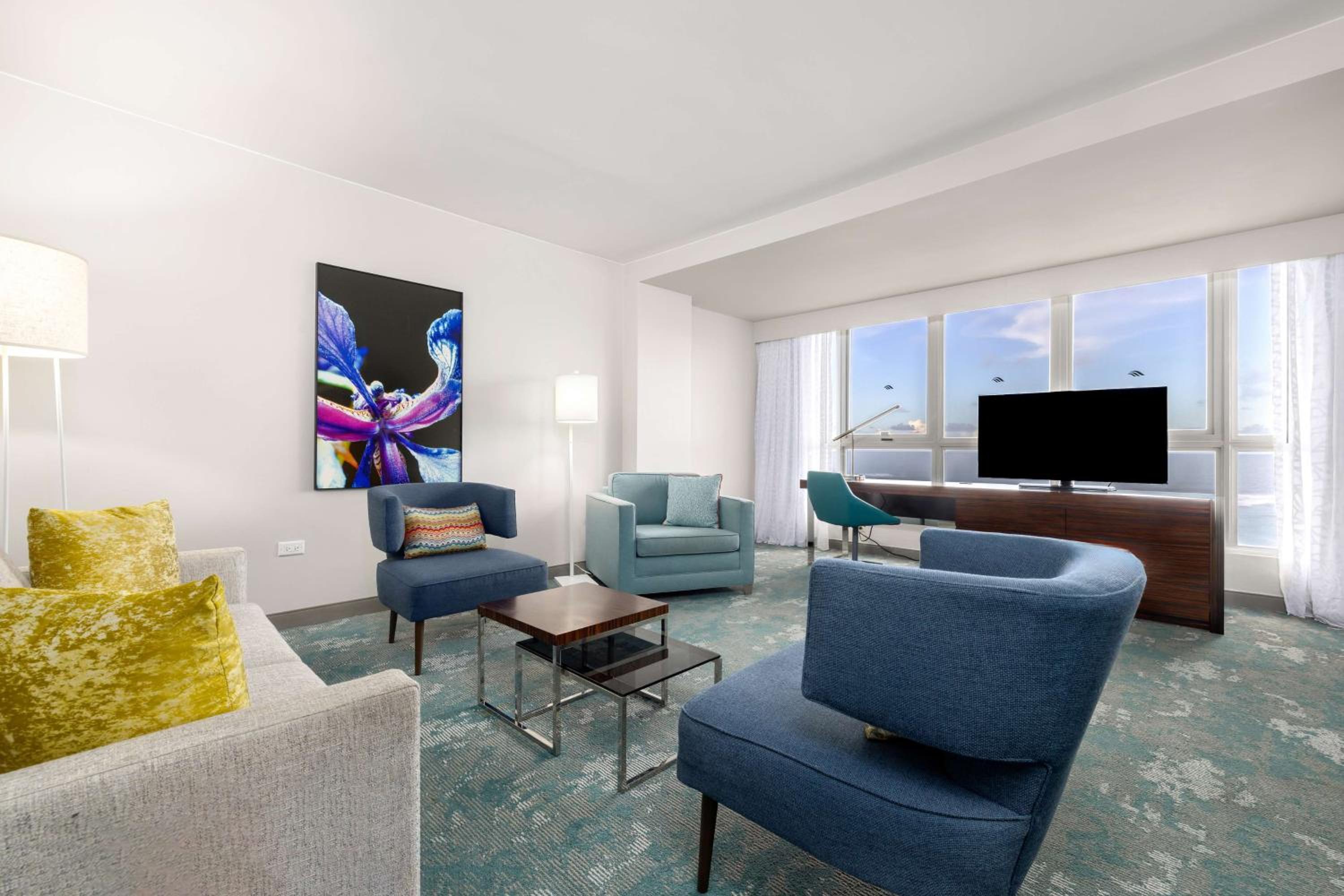 Corner King Suite with Ocean View - High Floor - Photo 7