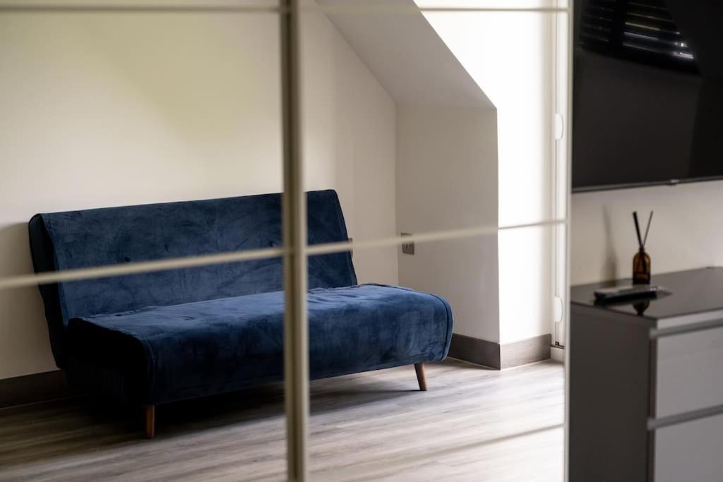 Eight-Bedroom House photo 1