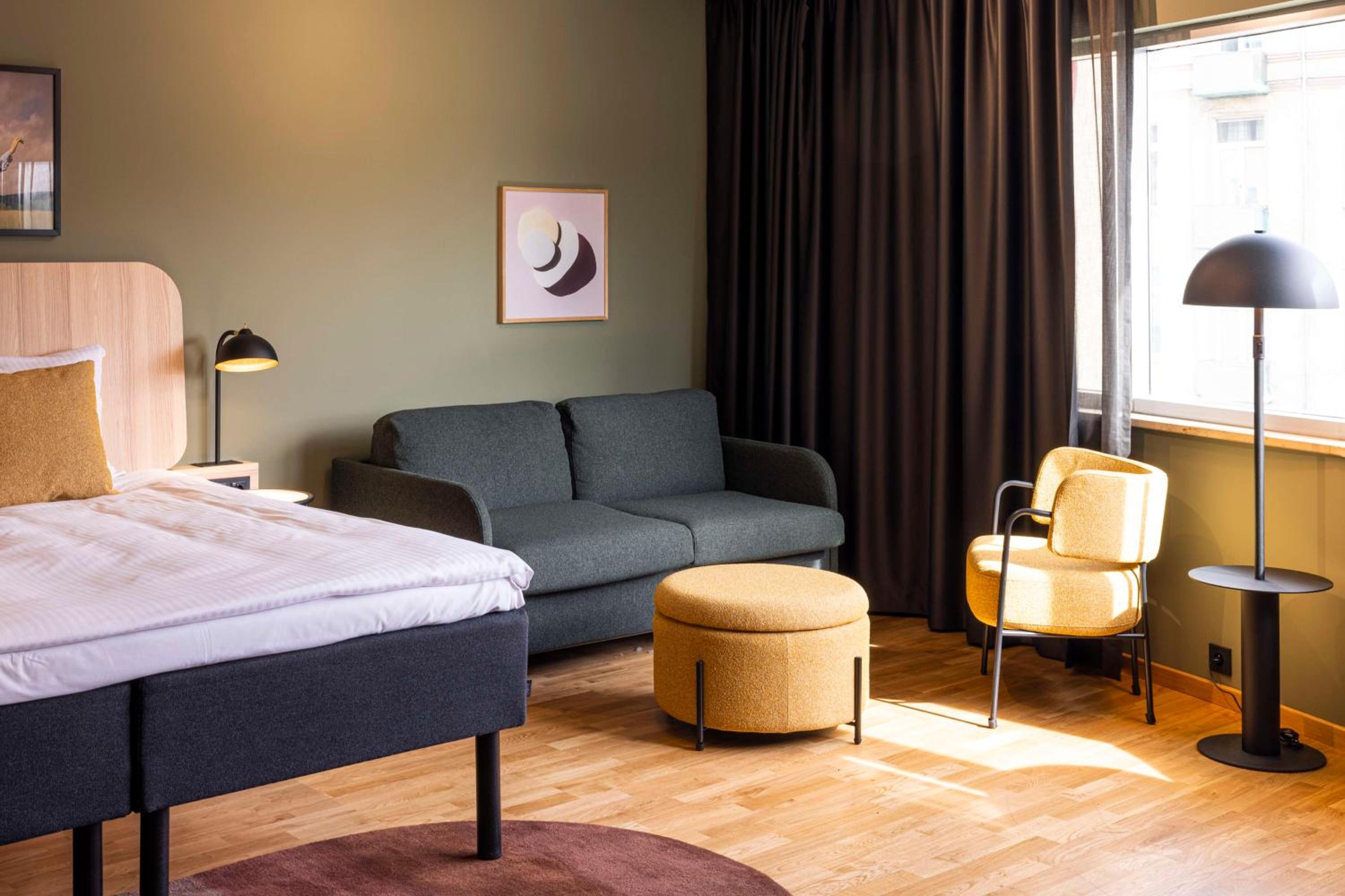Standard Family Room - Photo 8