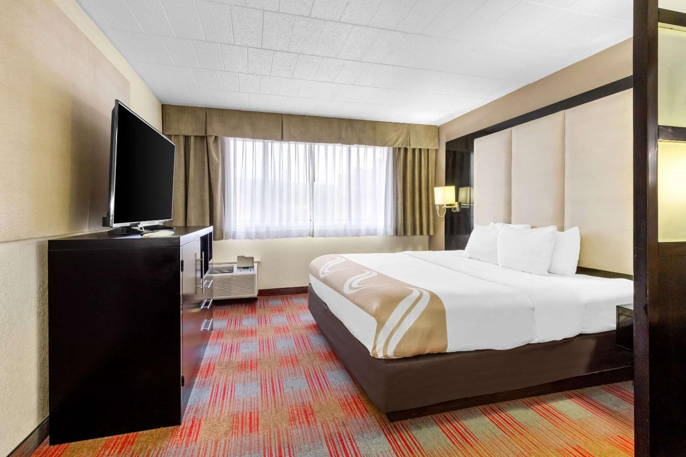 King Room - Non-Smoking - Photo 3