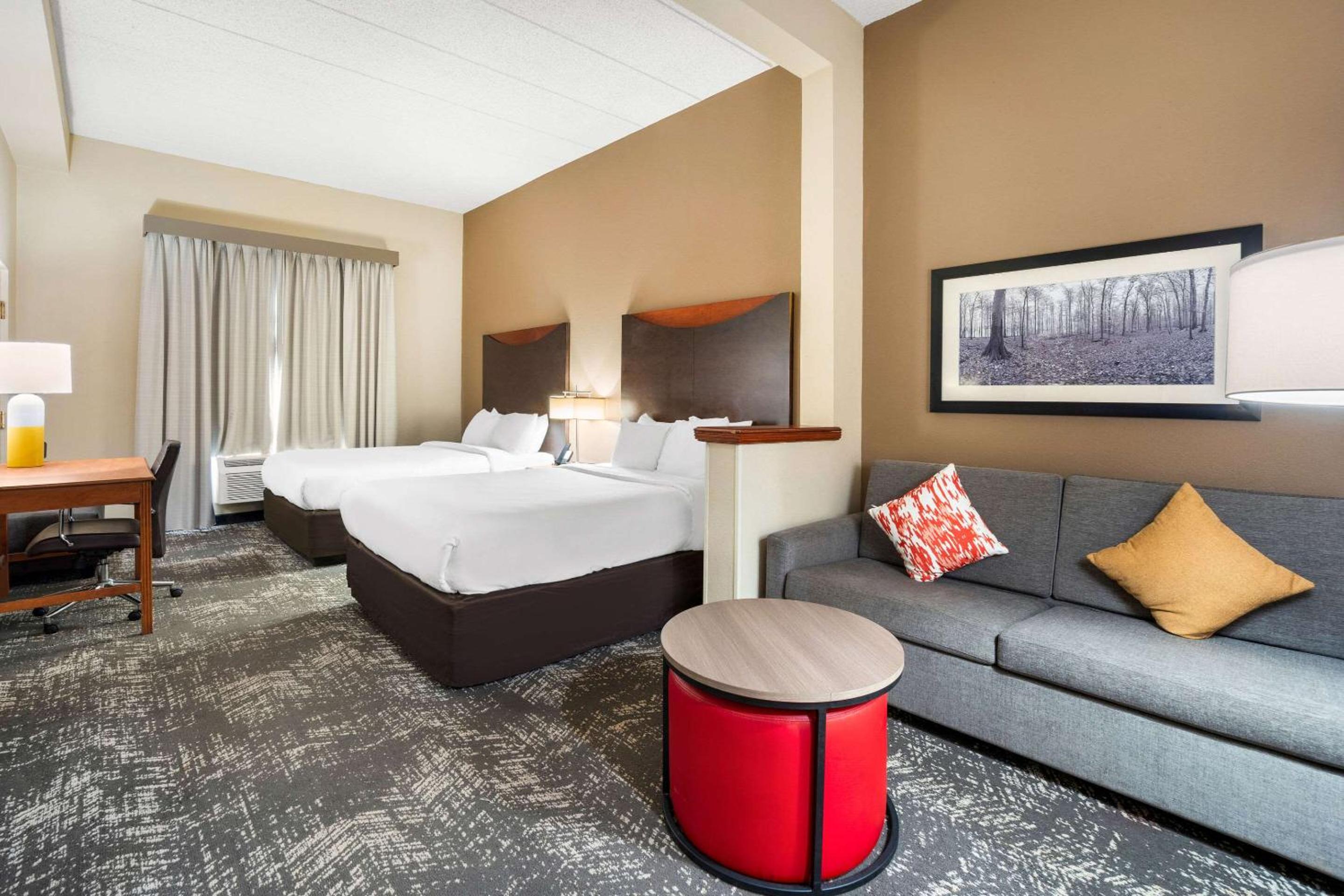 Queen Suite with Two Queen Beds - Photo 1