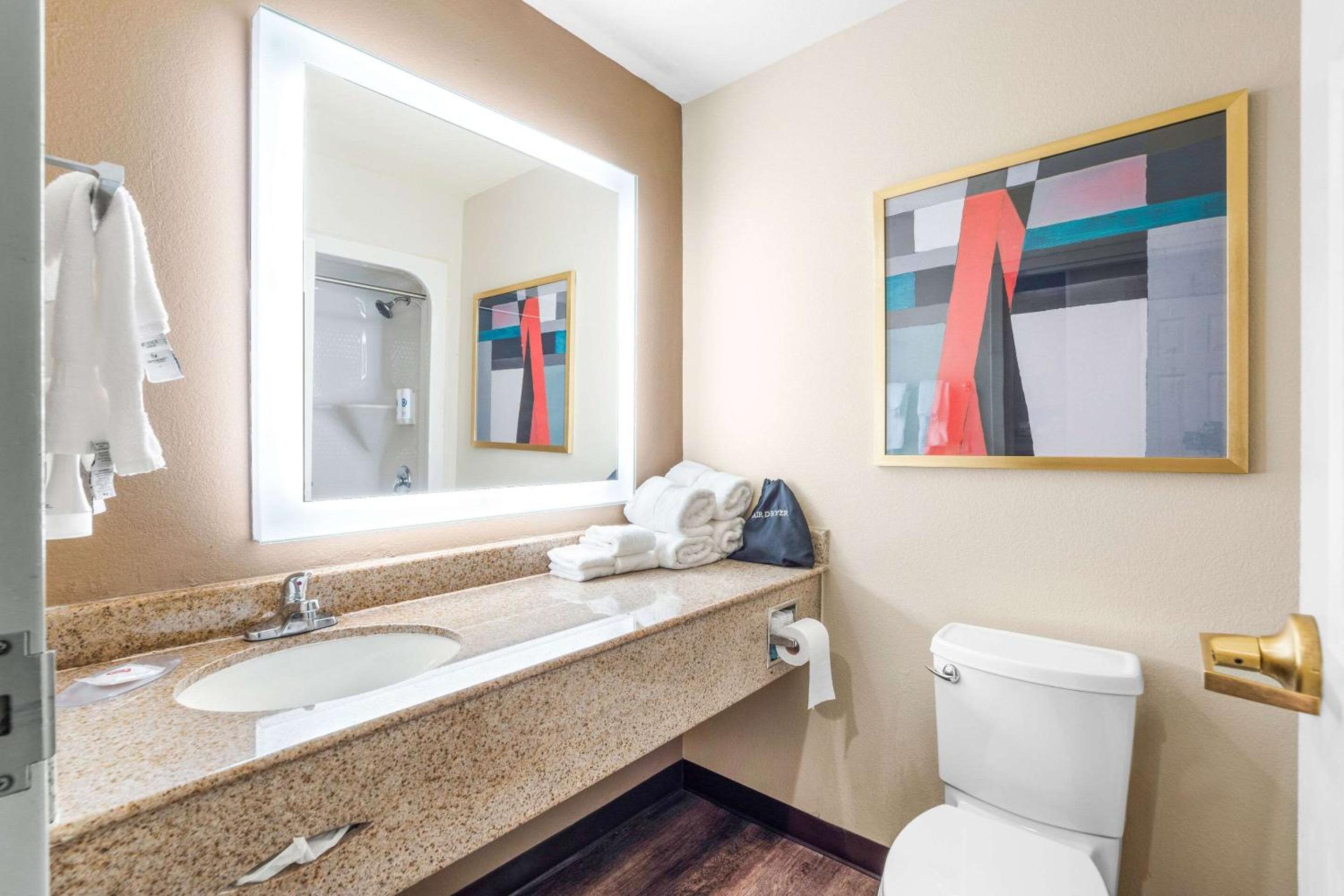 Queen Suite with Two Queen Beds - Photo 6