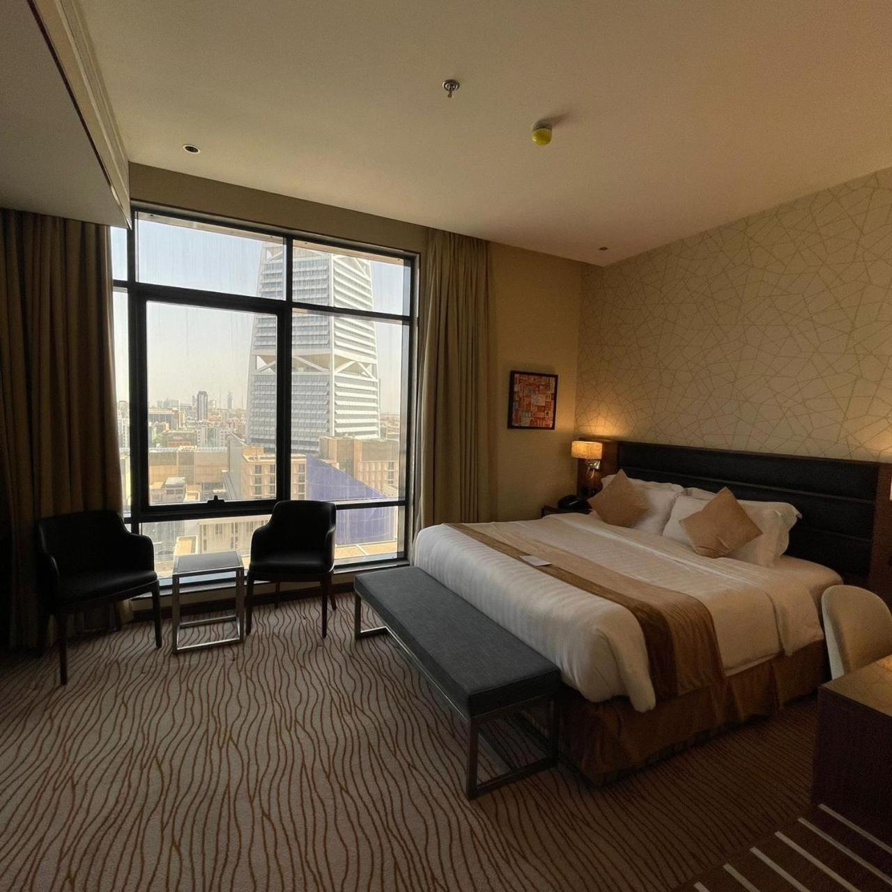 Deluxe King Suite
