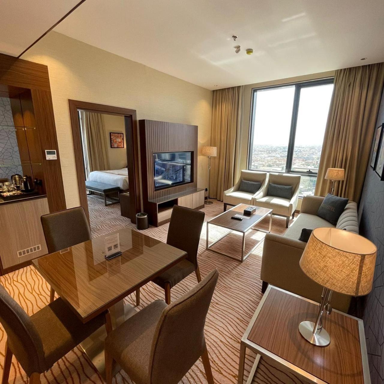 Deluxe King Suite