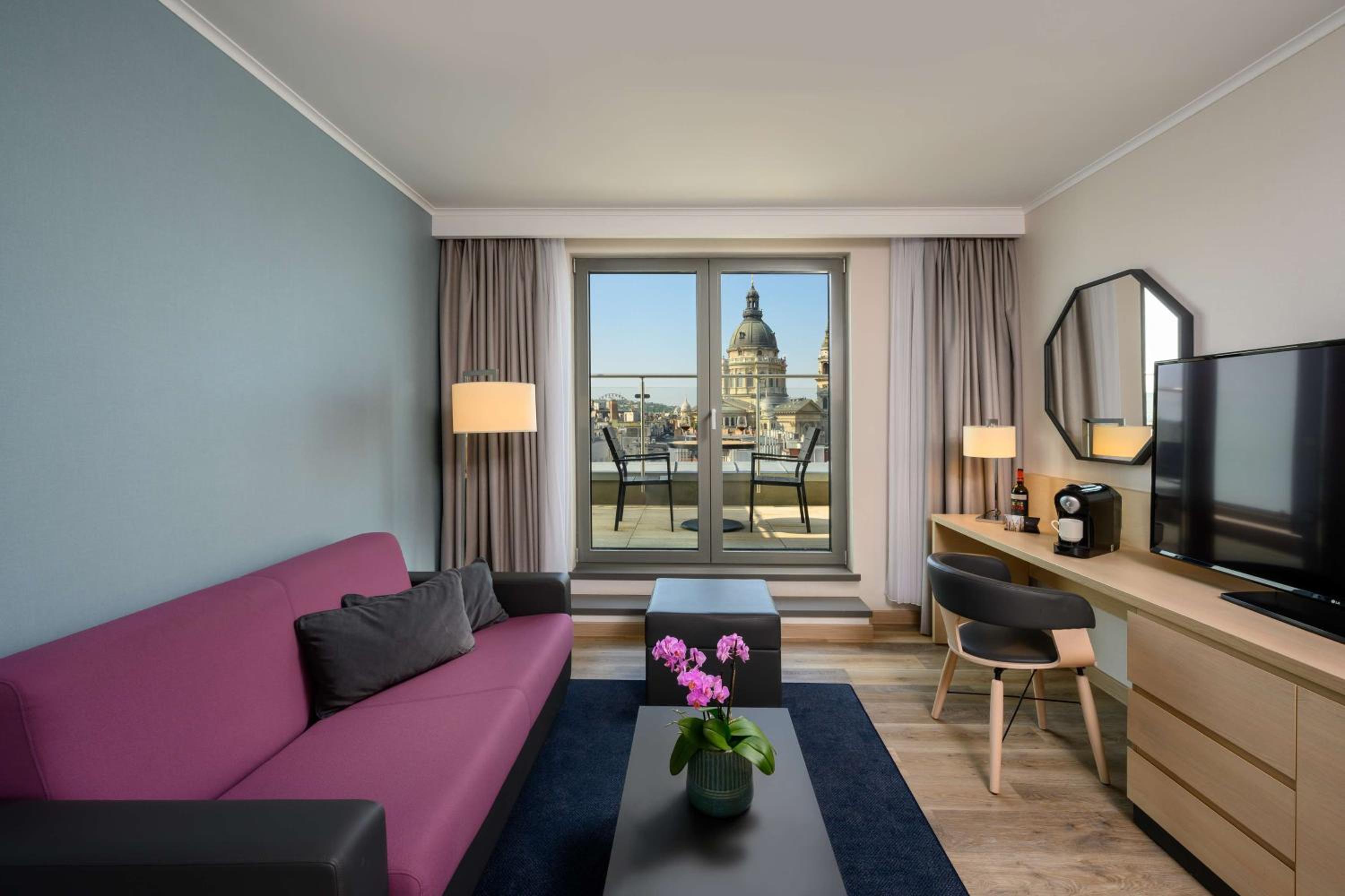 One-Bedroom King Suite
