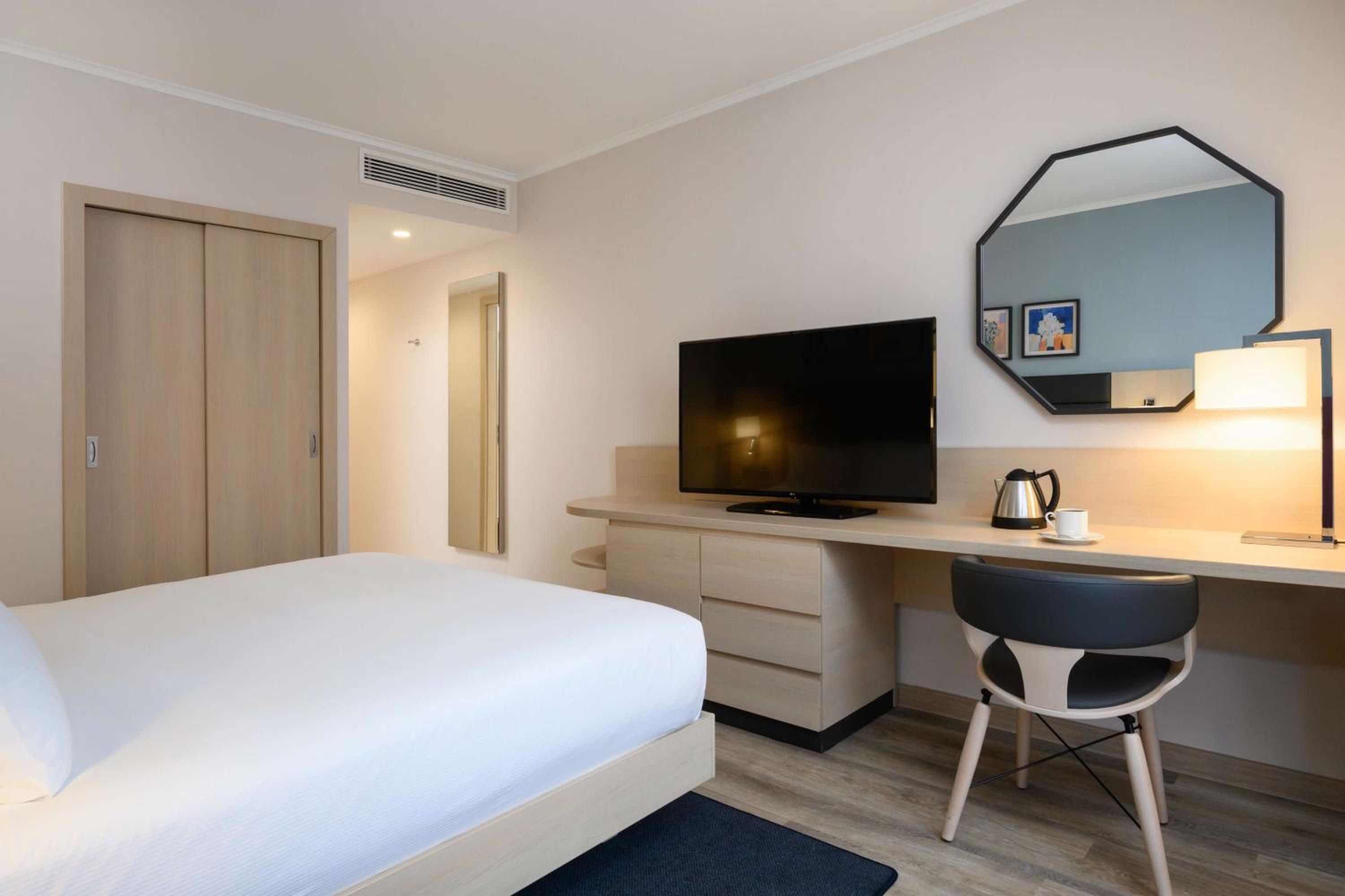 King Guest Room - Photo 2