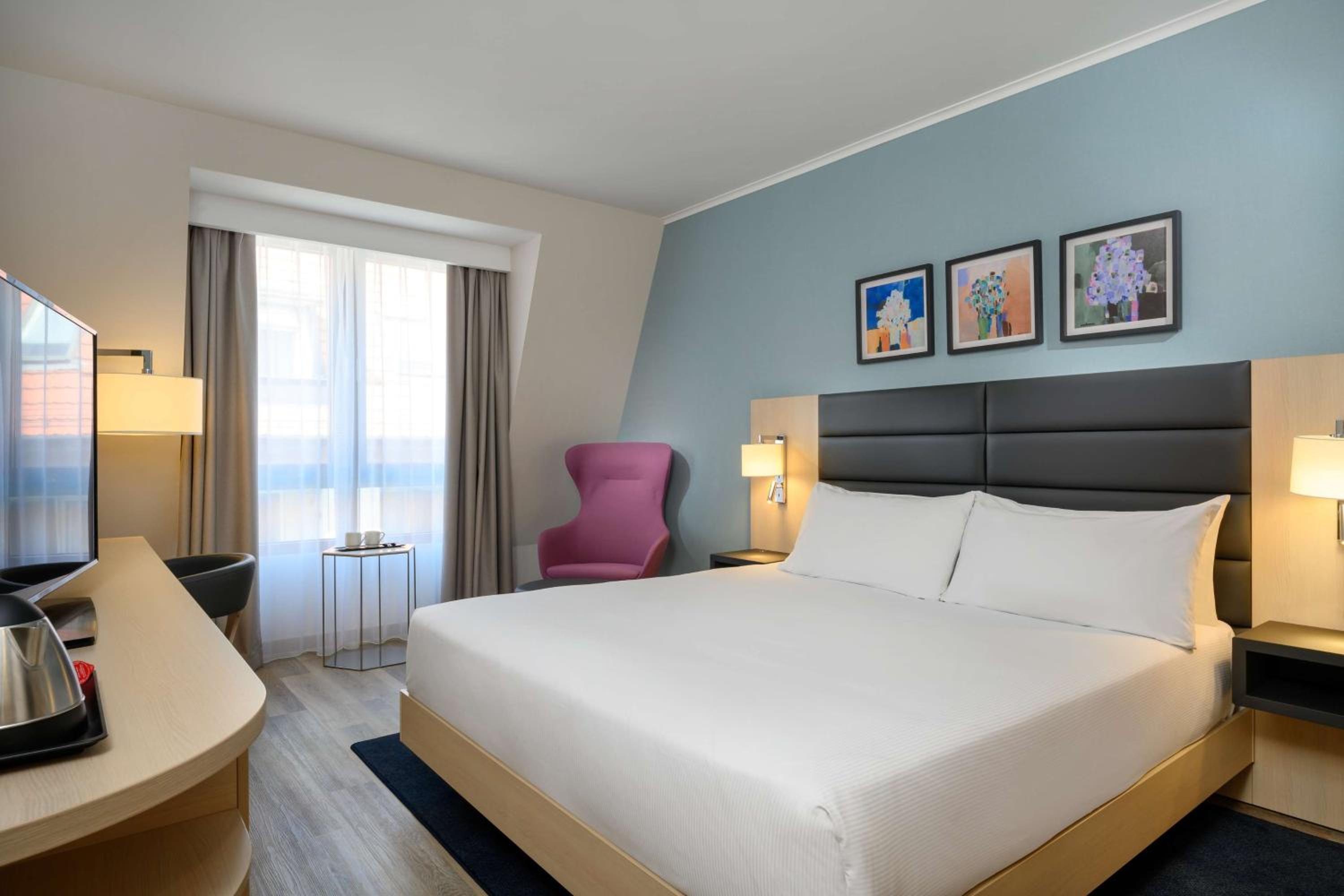 King Guest Room - Photo 4