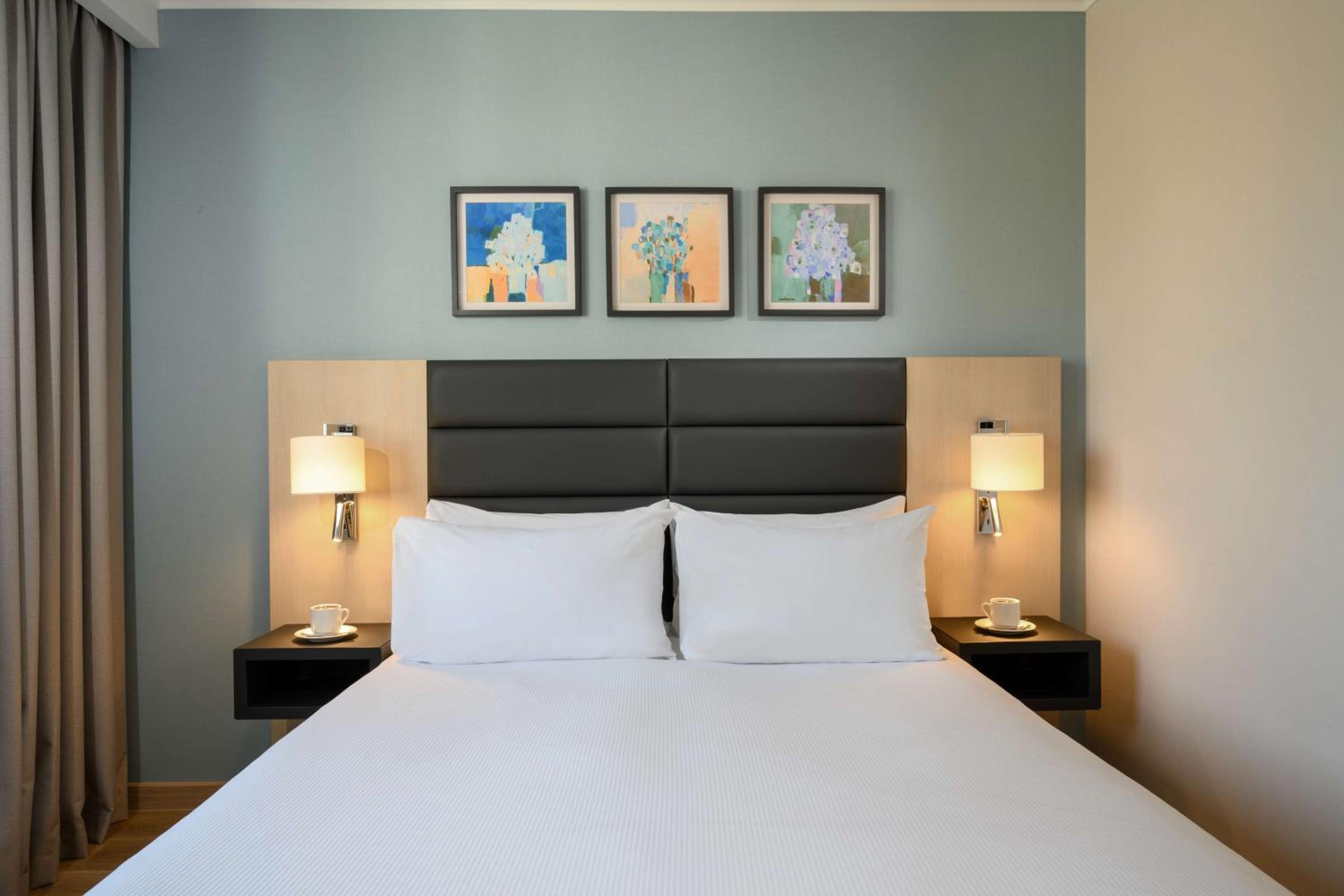 Queen Guest Room - Photo 7