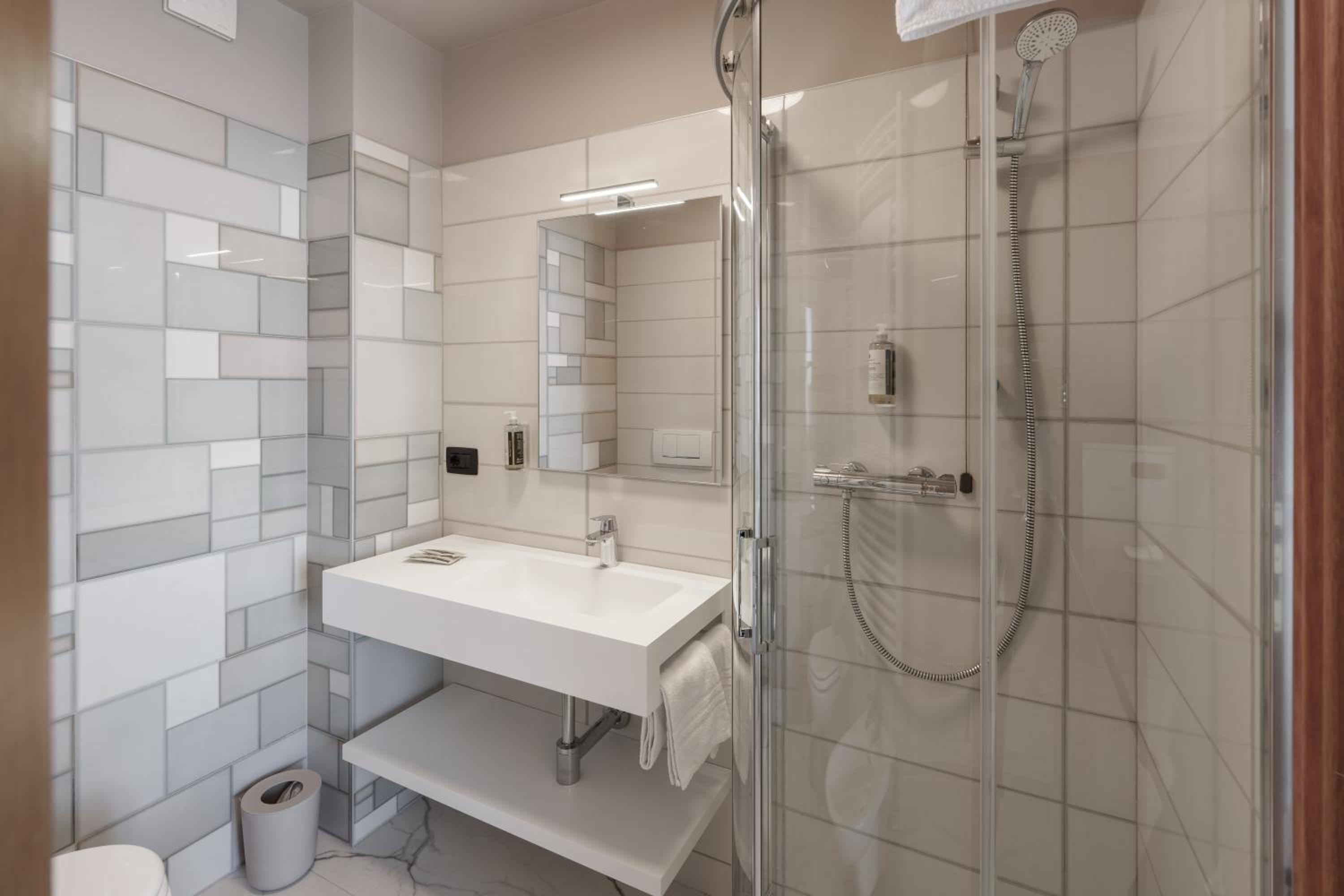 Superior Double Room - Main Building with Sea View - Photo 4