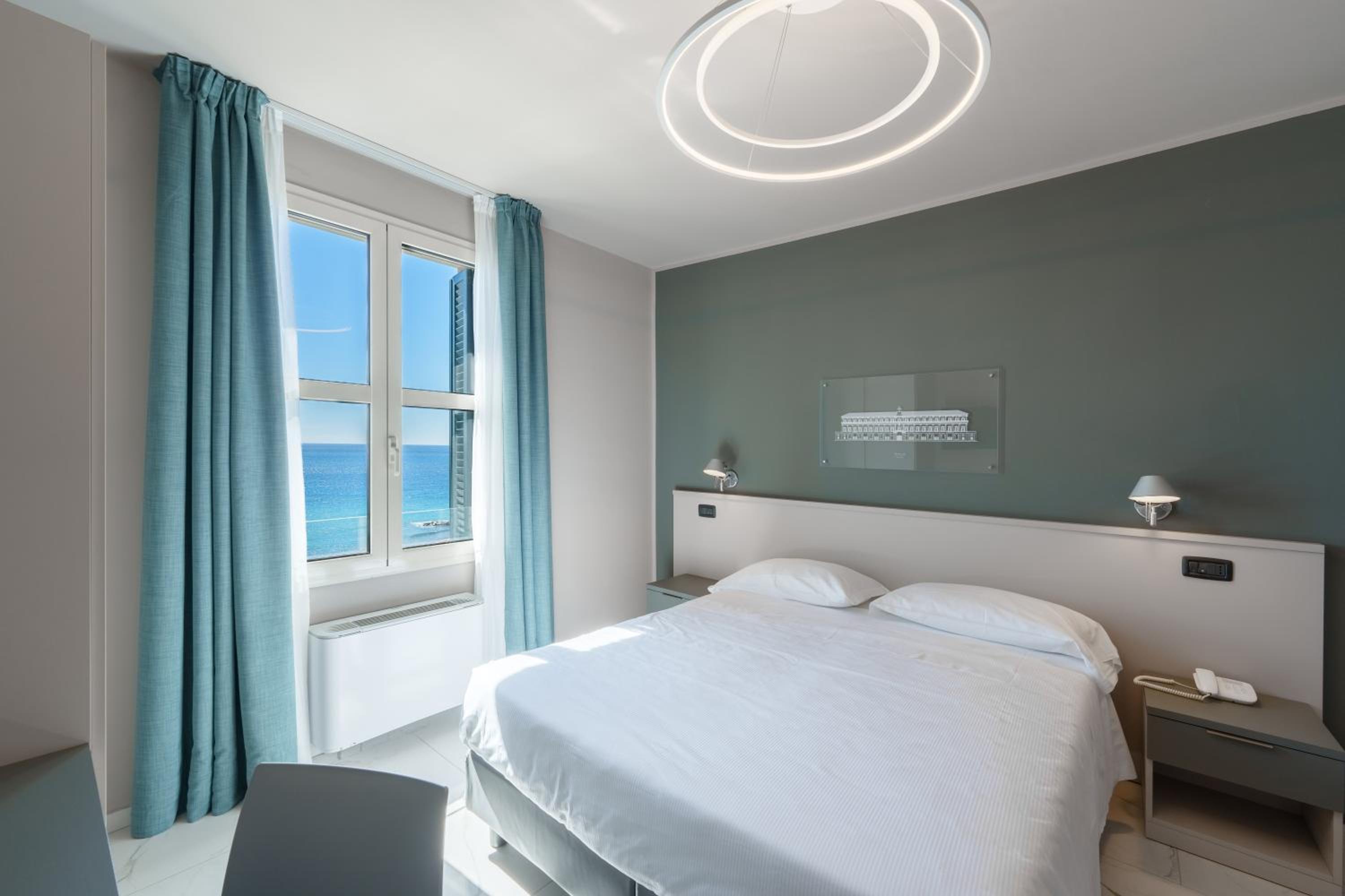 Superior Double Room - Main Building with Sea View - Photo 5