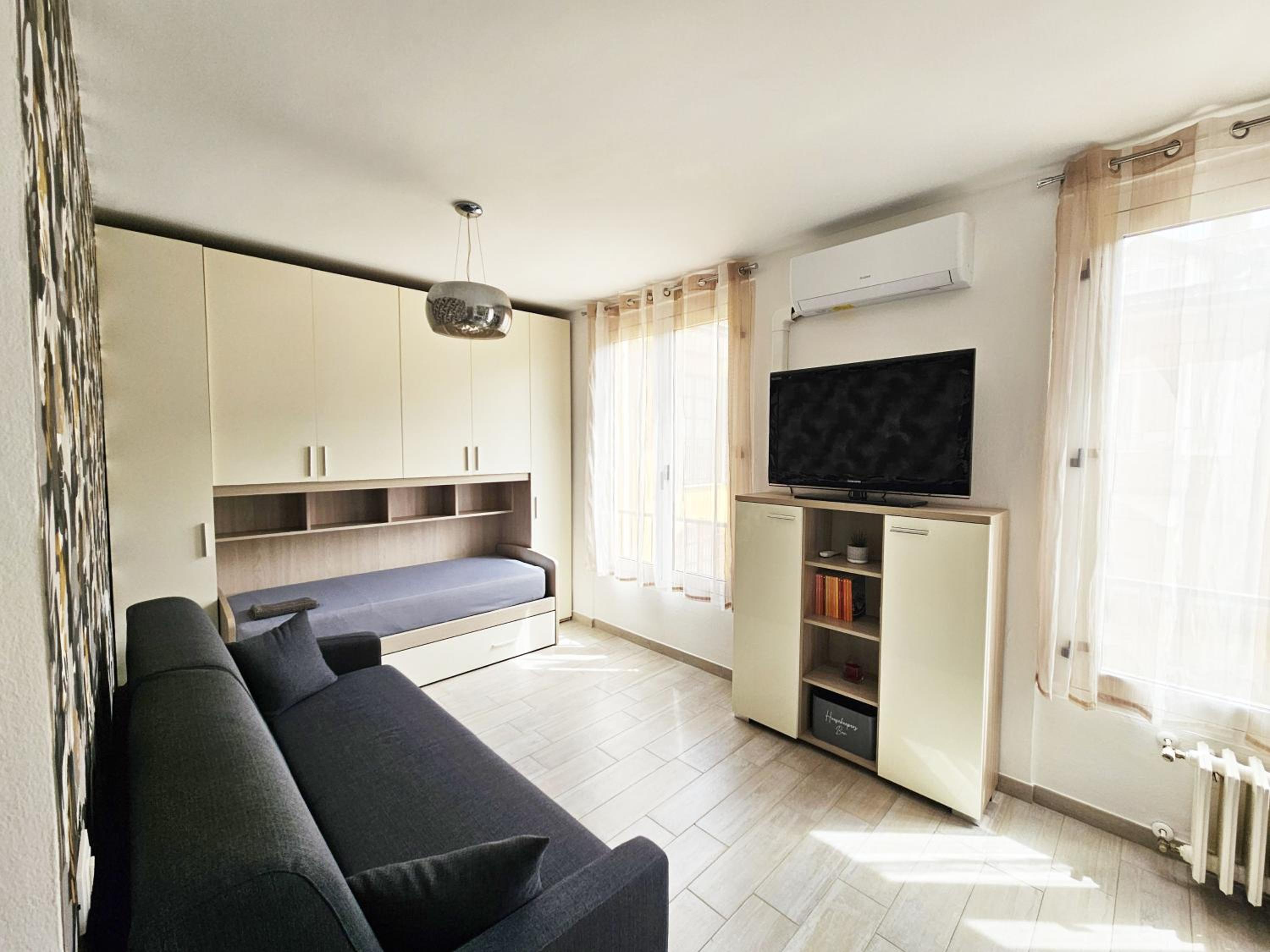 Studio Apartment photo 1