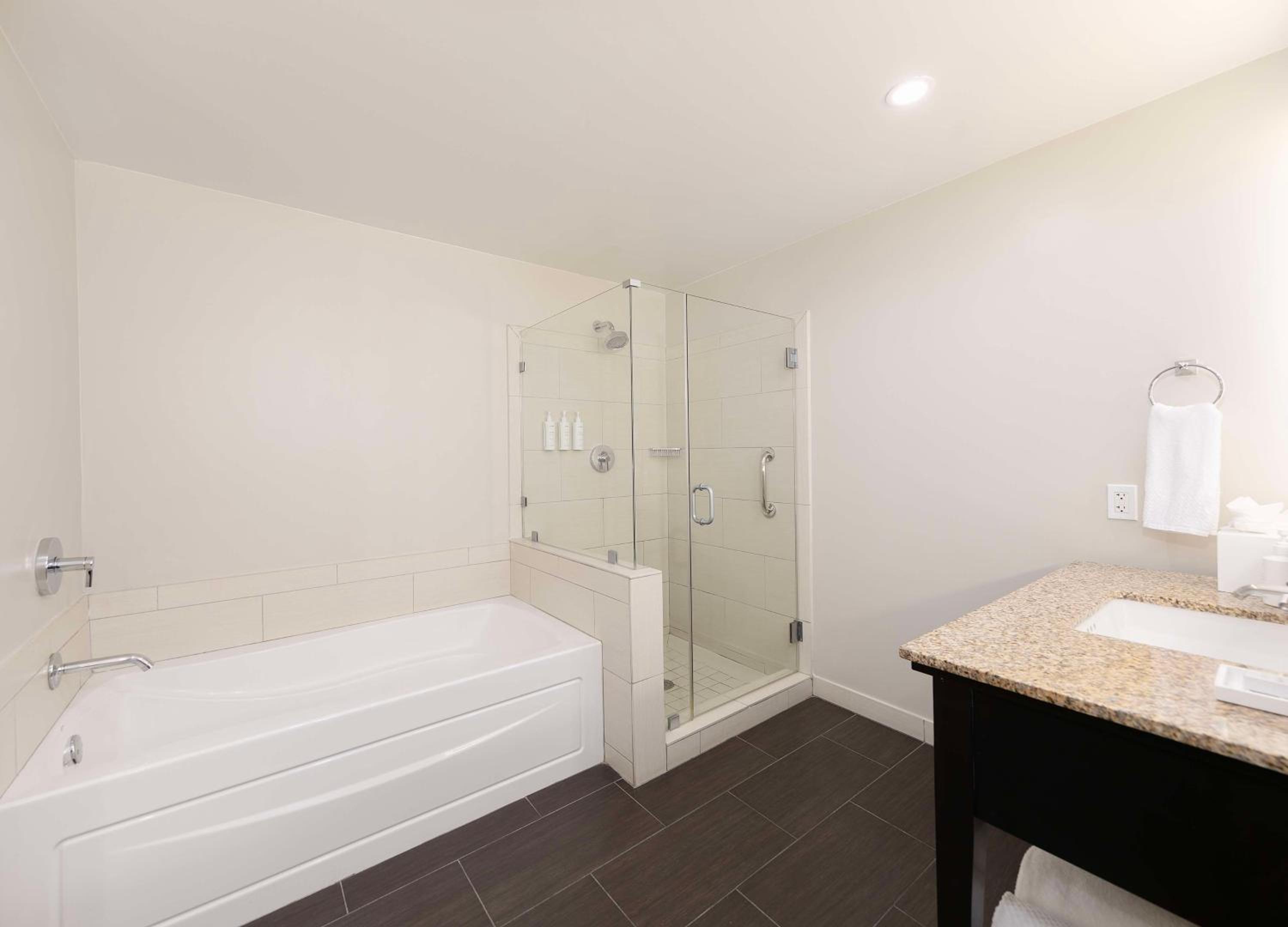 One-Bedroom King Suite with Marina View